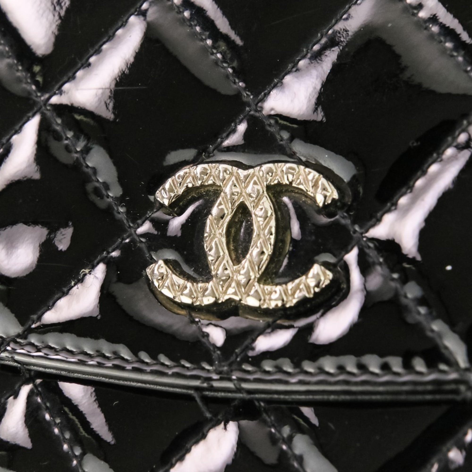 Chanel Matelasse Black Patent Leather Chain/Shoulder Wallet (Pre-Owned)