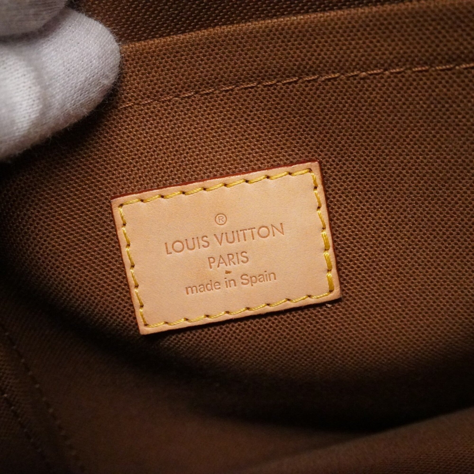 Louis Vuitton Brown Shoulder Bag (Pre-Owned)