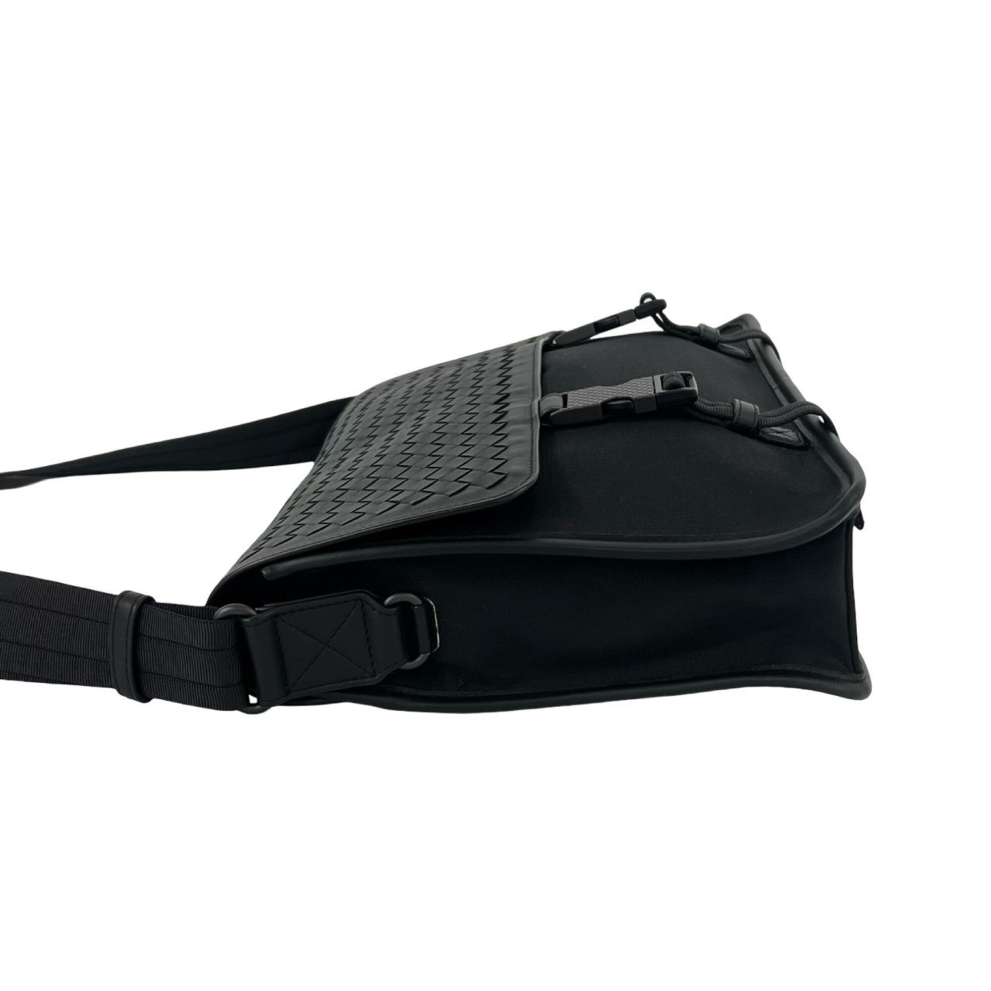 Bottega Veneta Black Leather Nylon Shoulder Bag (Pre-Owned)