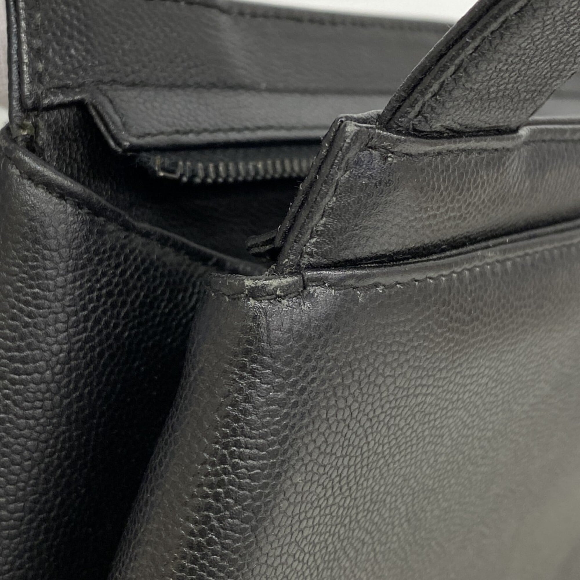 Chanel Black Grained Calfskin Handbag (Pre-Owned)