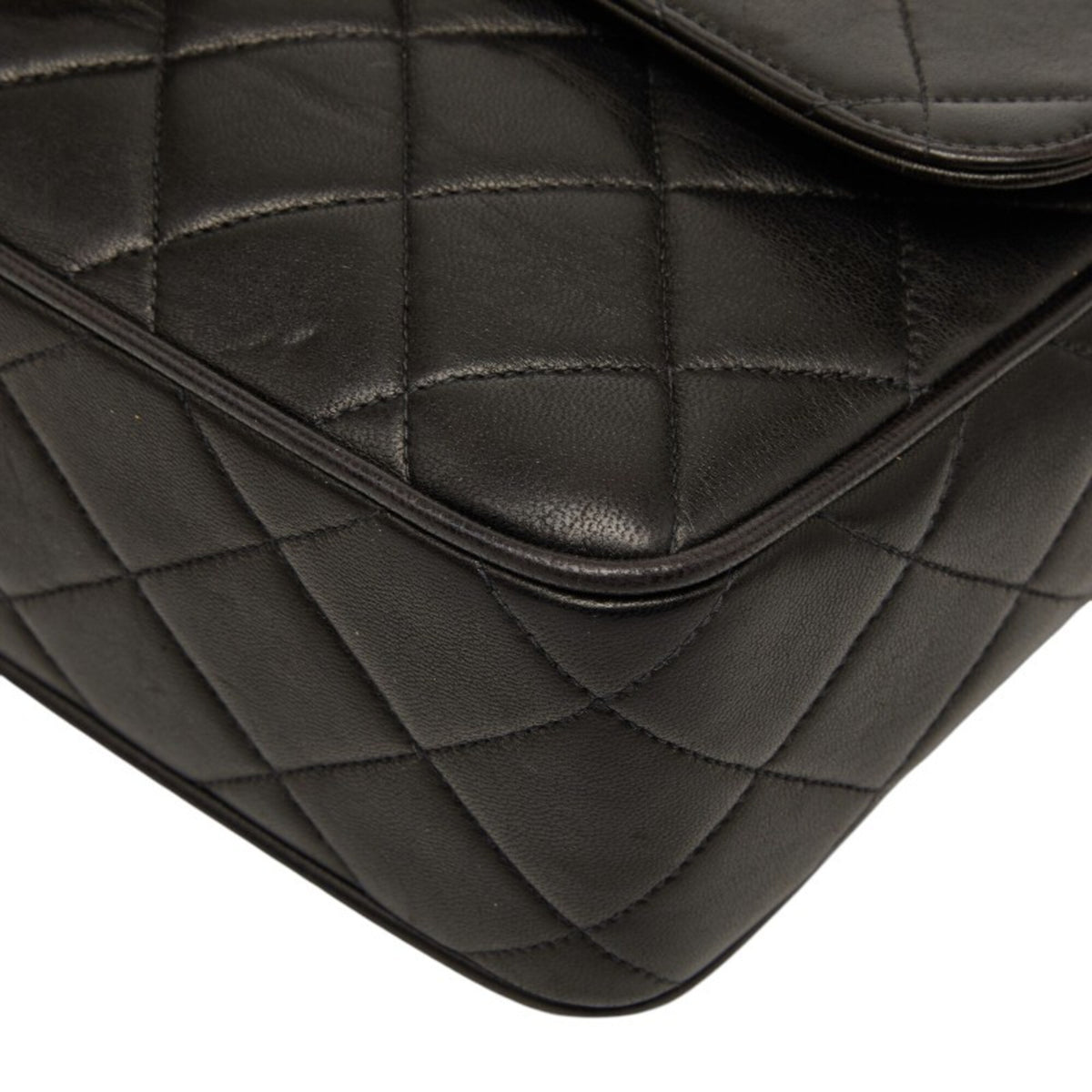 Chanel Black Leather Shoulder Bag (Pre-Owned)