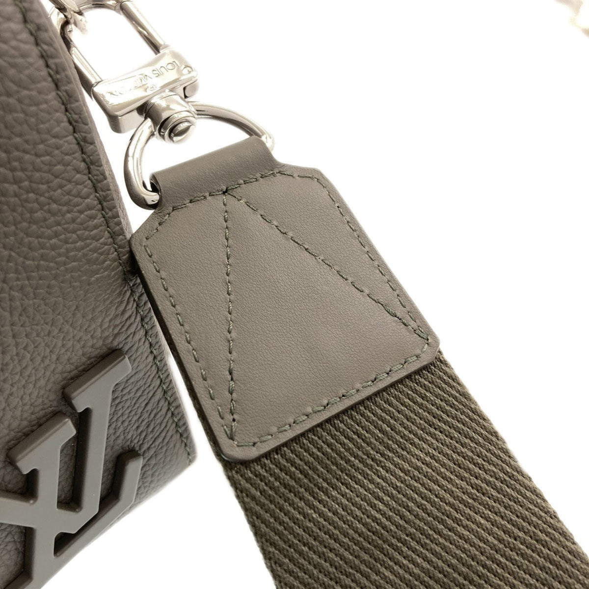 Louis Vuitton Khaki Leather Shoulder Bag (Pre-Owned)