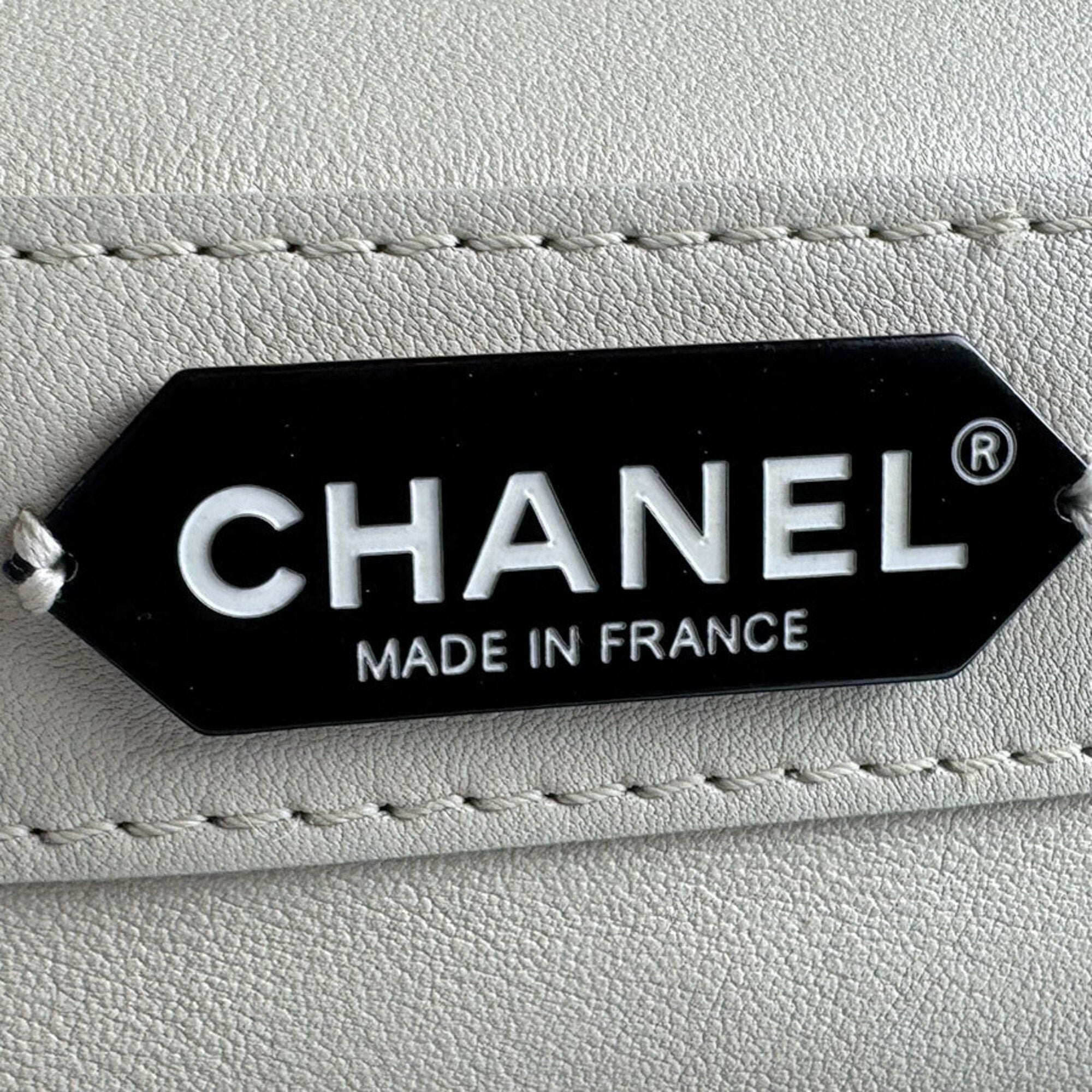 Chanel Ivory Leather Handbag Shoulder Bag (Pre-Owned)