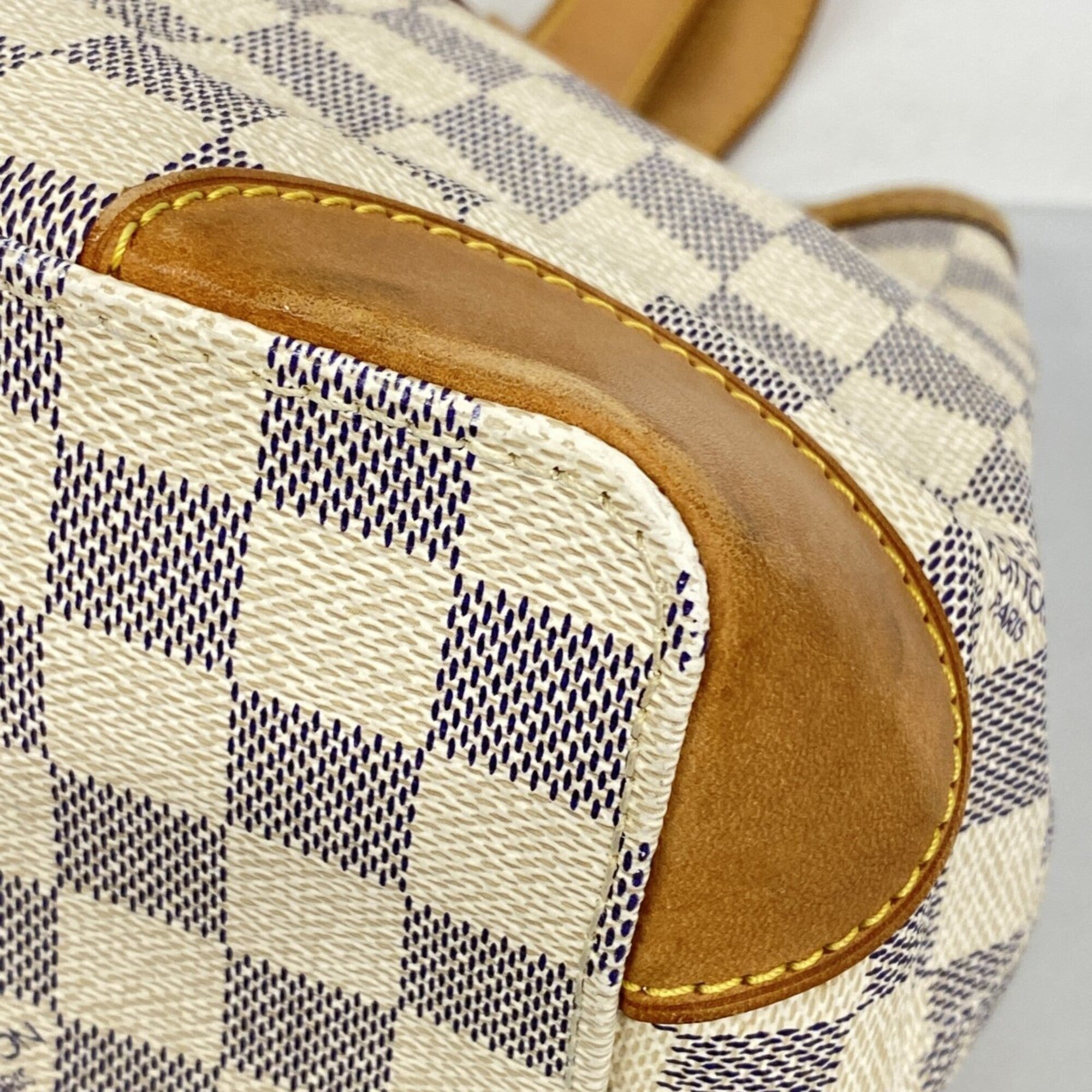 Louis Vuitton White Tote Bag (Pre-Owned)