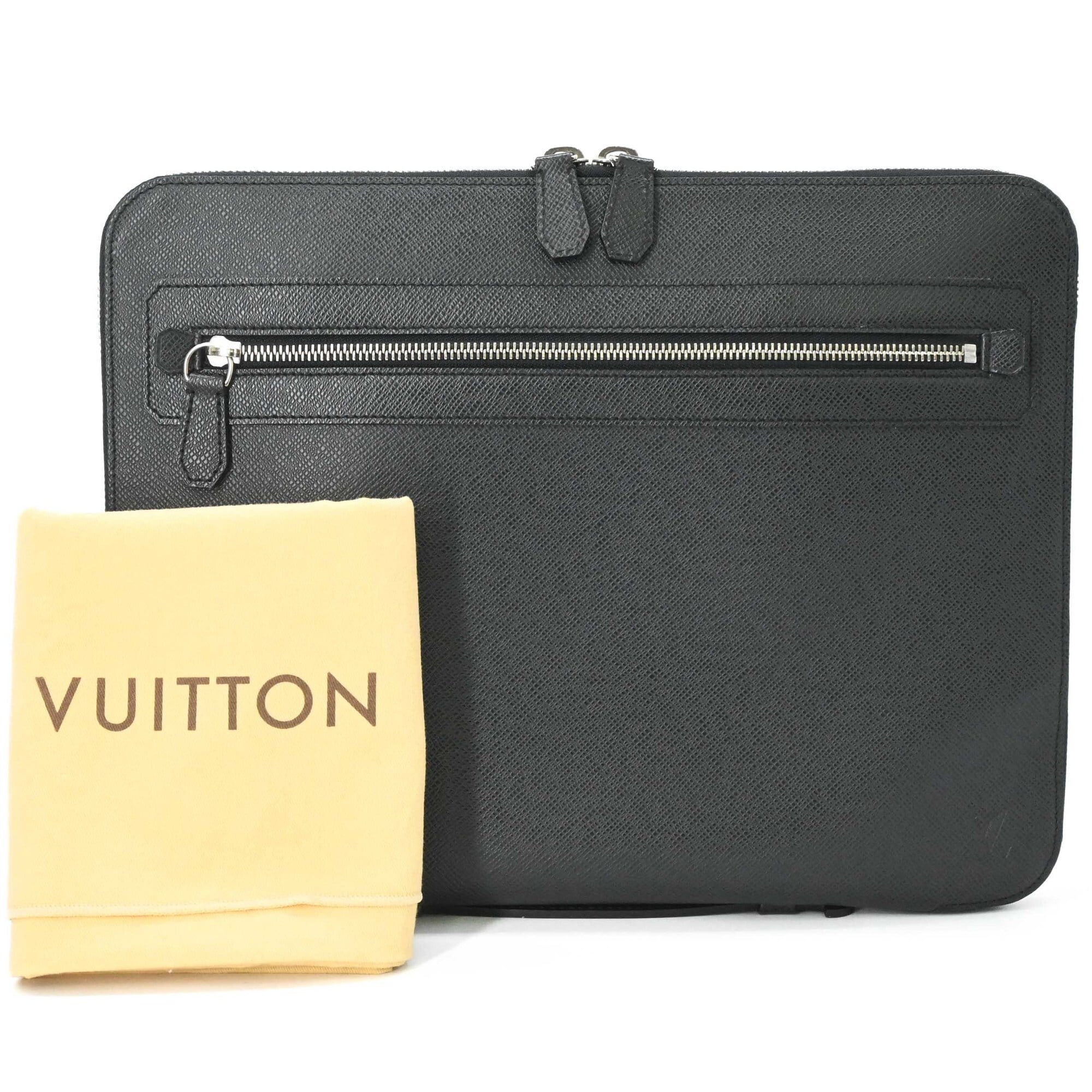 Louis Vuitton Black Taiga Leather Clutch Bag (Pre-Owned)