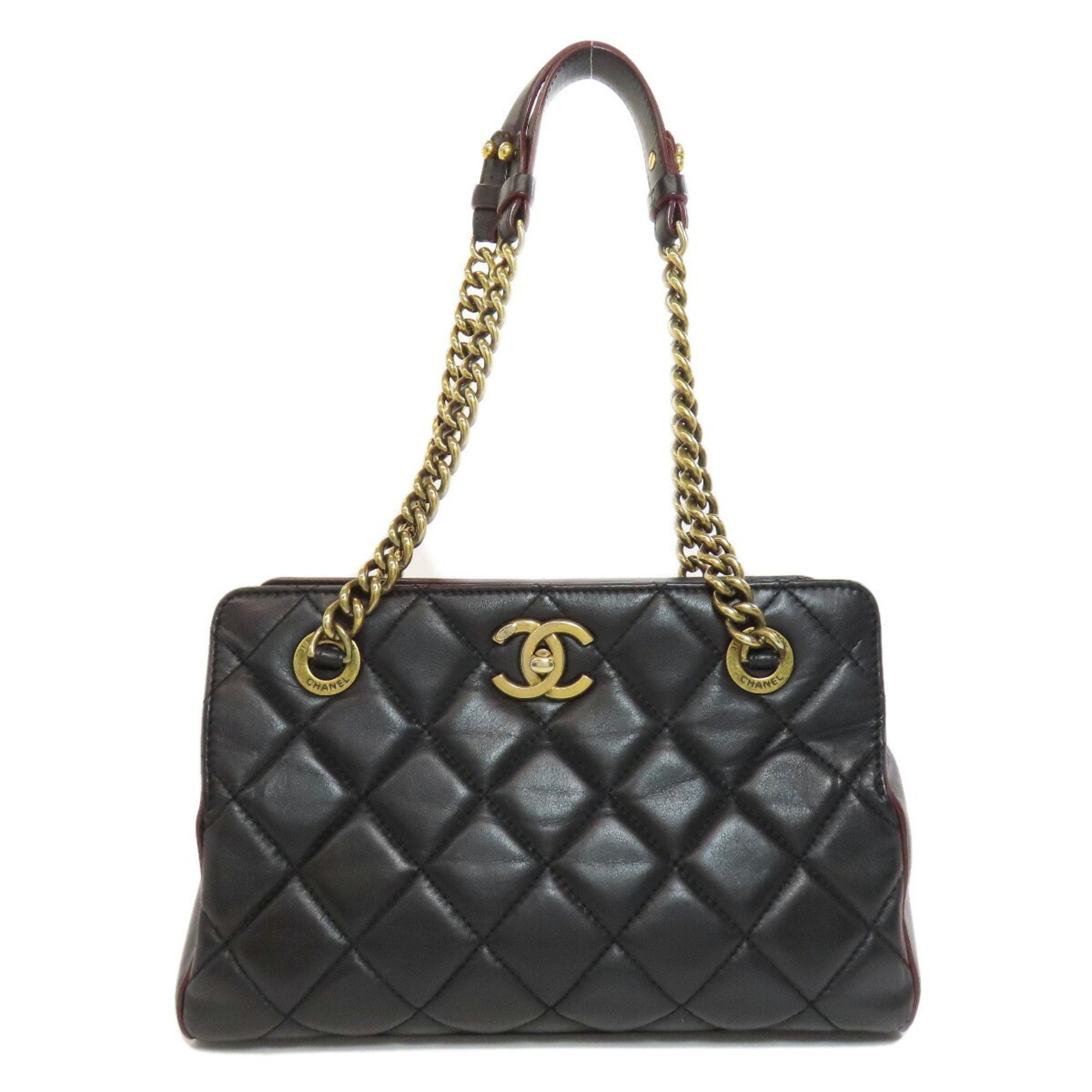 Chanel Matelasse Black Leather Shoulder Bag (Pre-Owned)