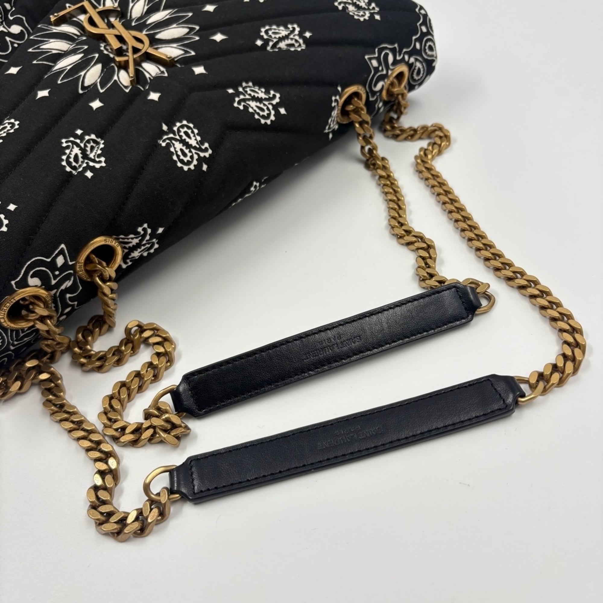 Yves Saint Laurent Black Handbag (Pre-Owned)