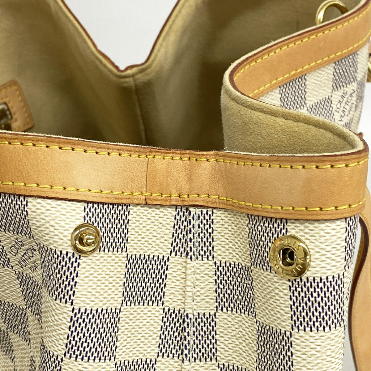 Louis Vuitton White Tote Bag (Pre-Owned)