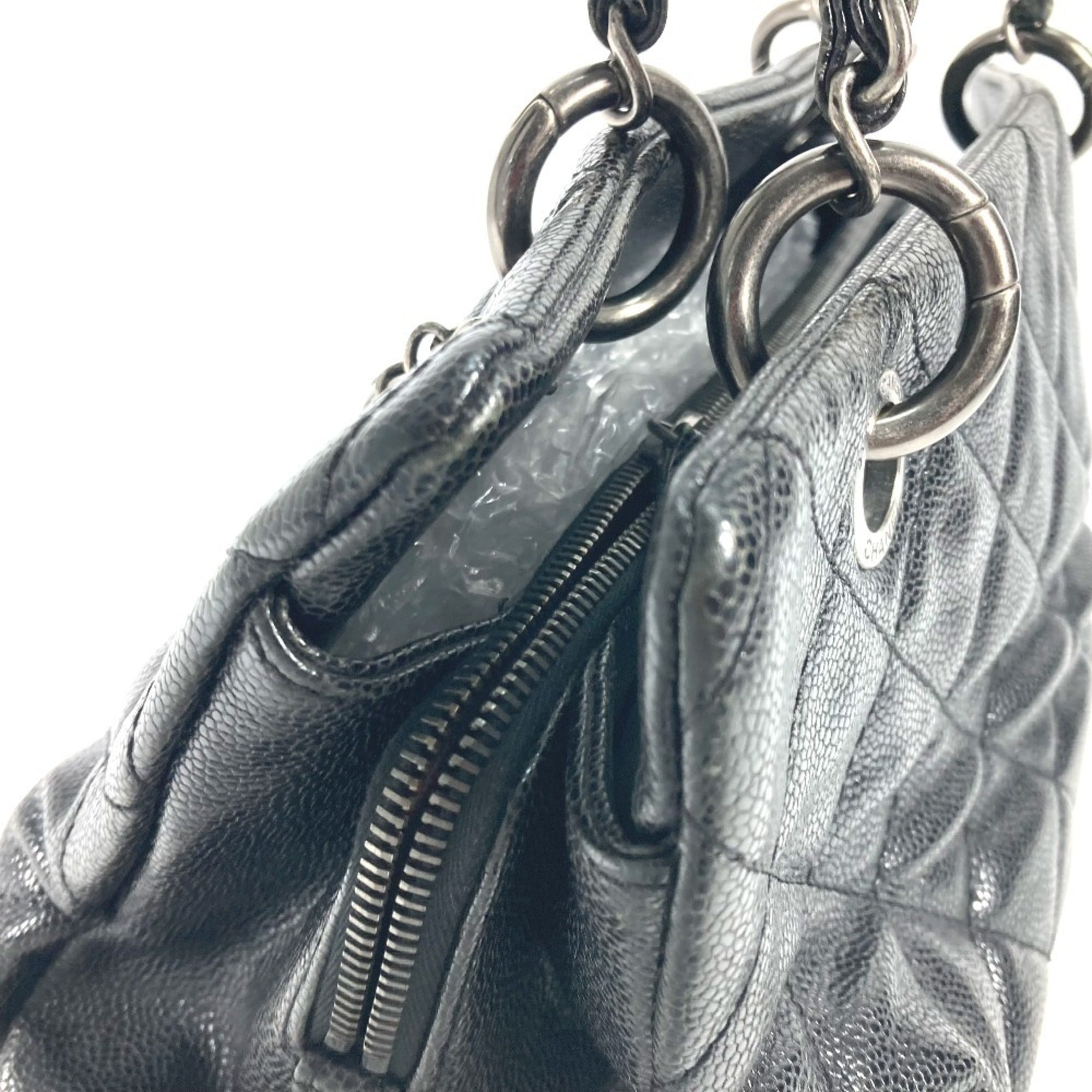 Chanel Black Leather Shoulder Bag (Pre-Owned)