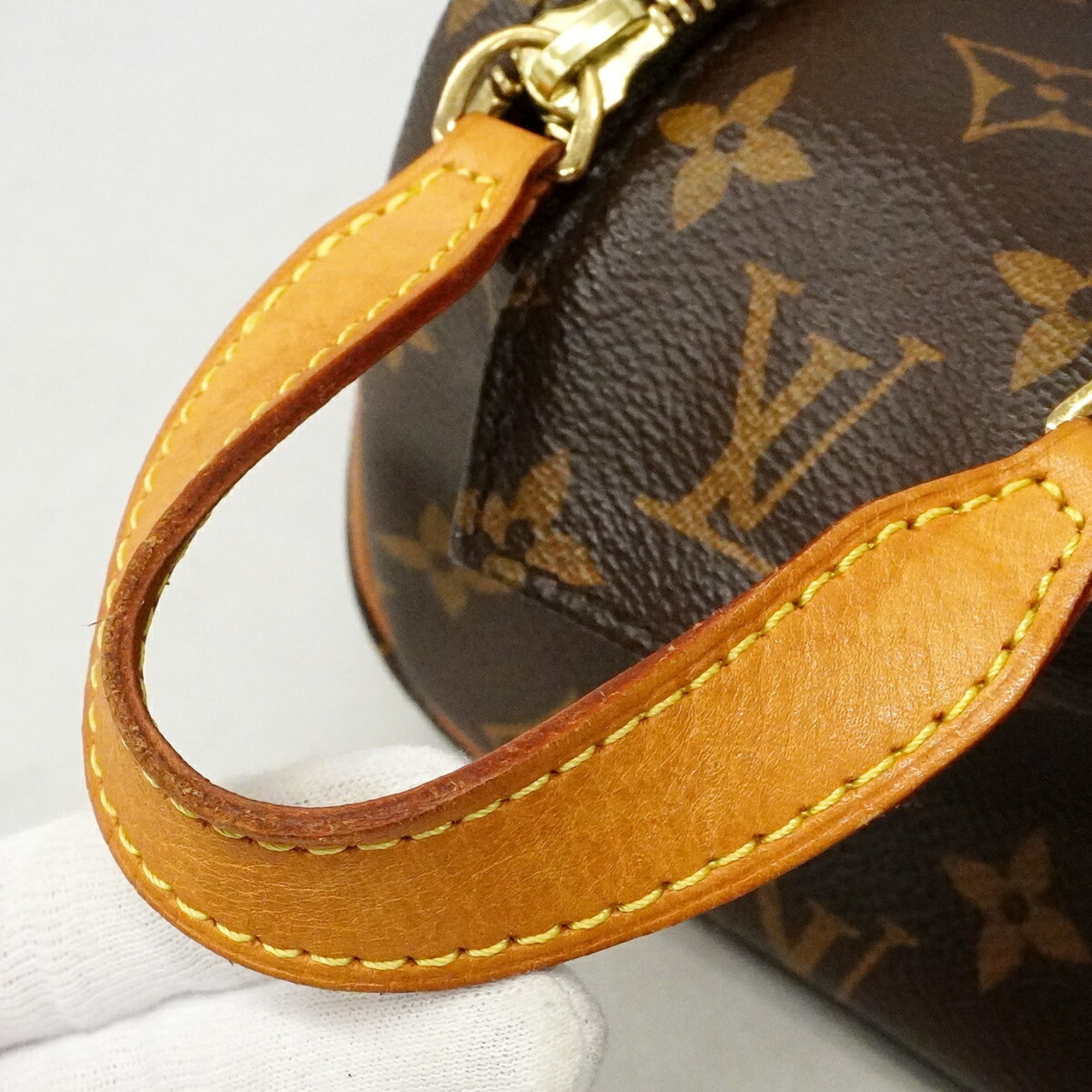 Louis Vuitton Brown Clutch Bag (Pre-Owned)