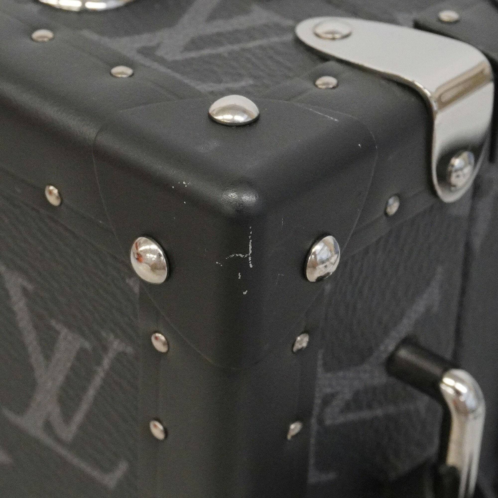 Louis Vuitton Black Shoulder Bag (Pre-Owned)