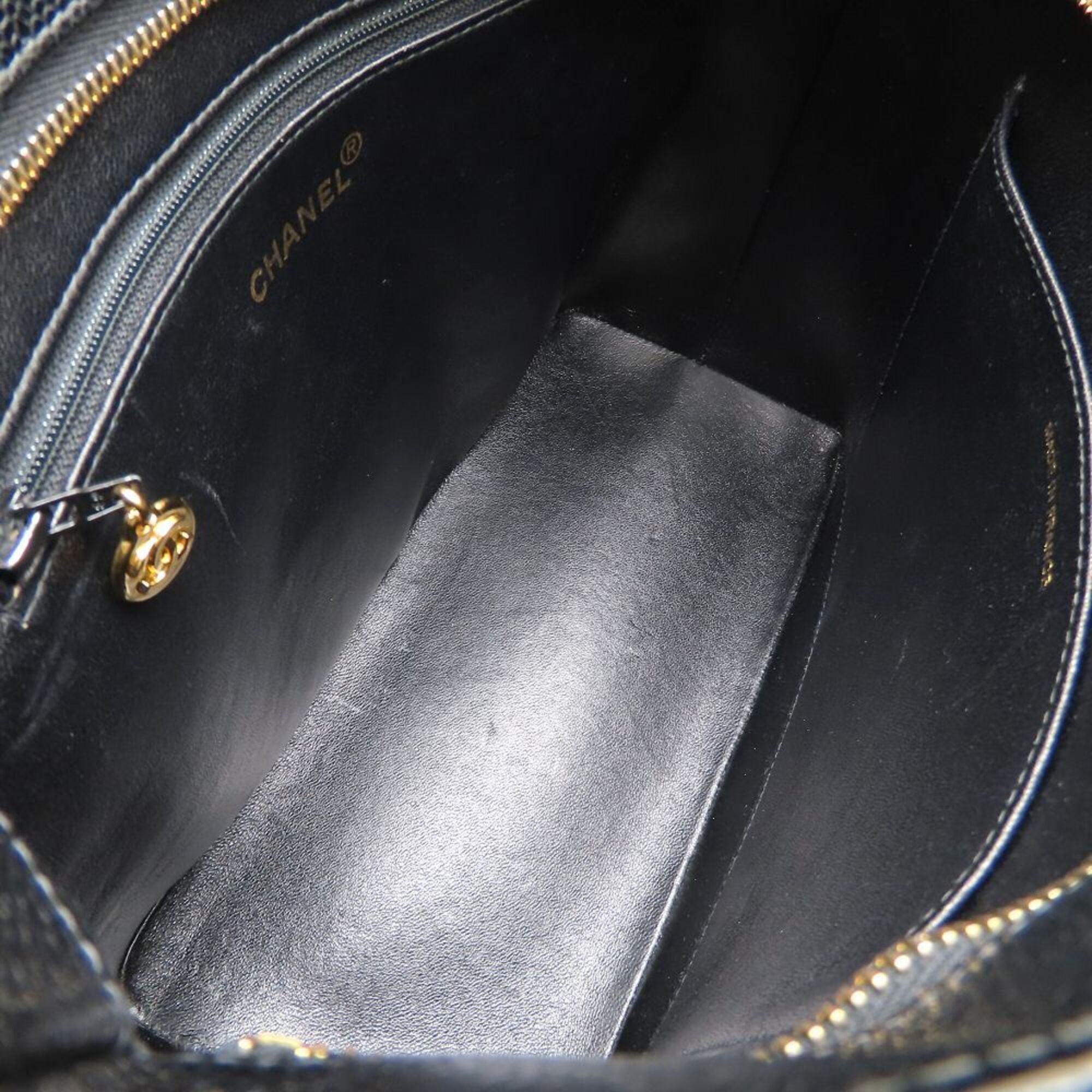 Chanel Black Grained Calfskin Tote Bag (Pre-Owned)