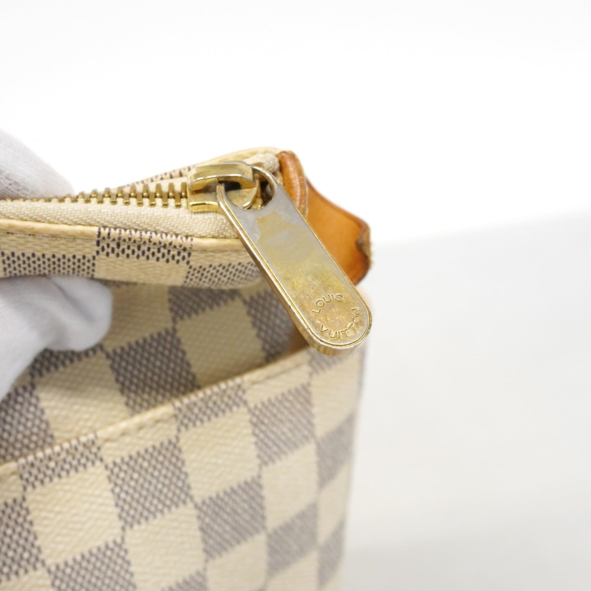 Louis Vuitton White Tote Bag (Pre-Owned)