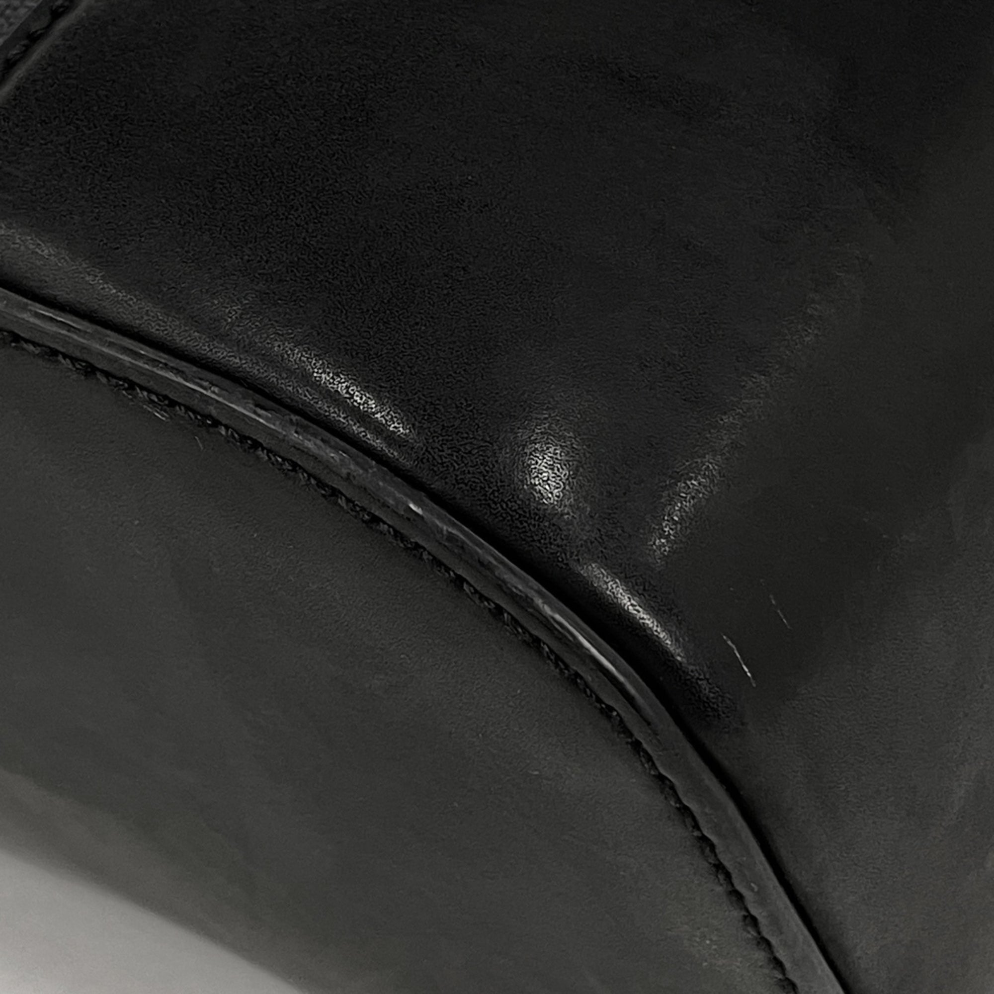 Gucci Black Gg Supreme Leather Tote Bag (Pre-Owned)