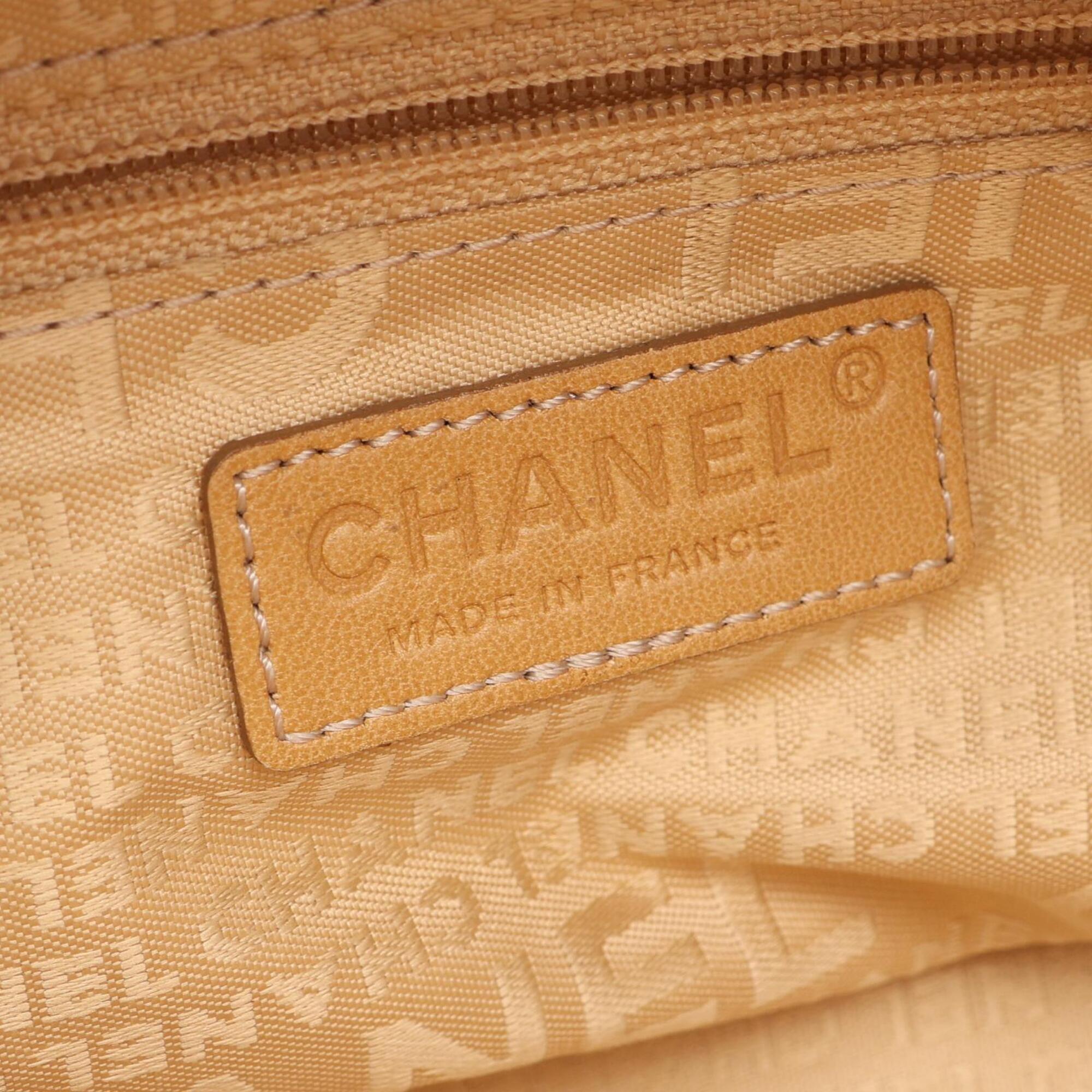 Chanel Black Leather Handbag (Pre-Owned)