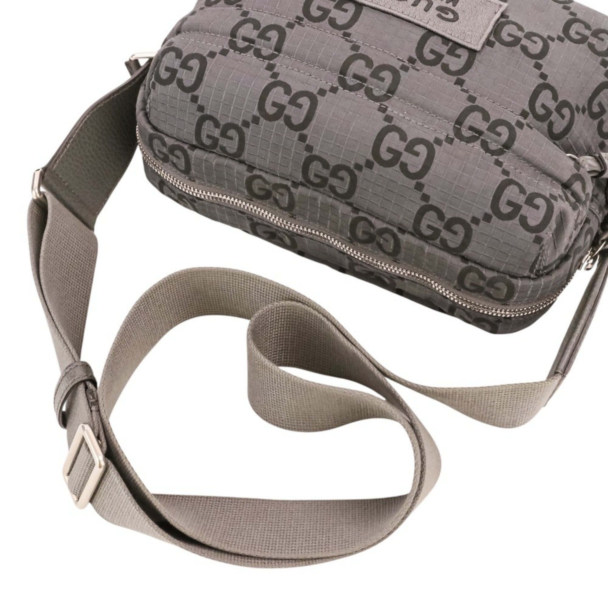 Gucci Gray Polyester Shoulder Bag (Pre-Owned)