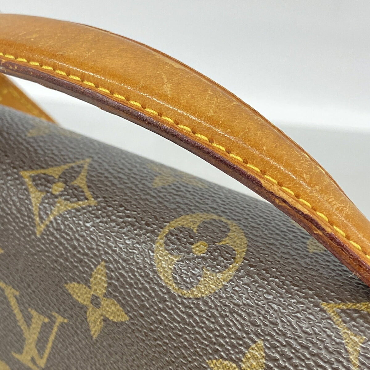 Louis Vuitton Brown Handbag (Pre-Owned)