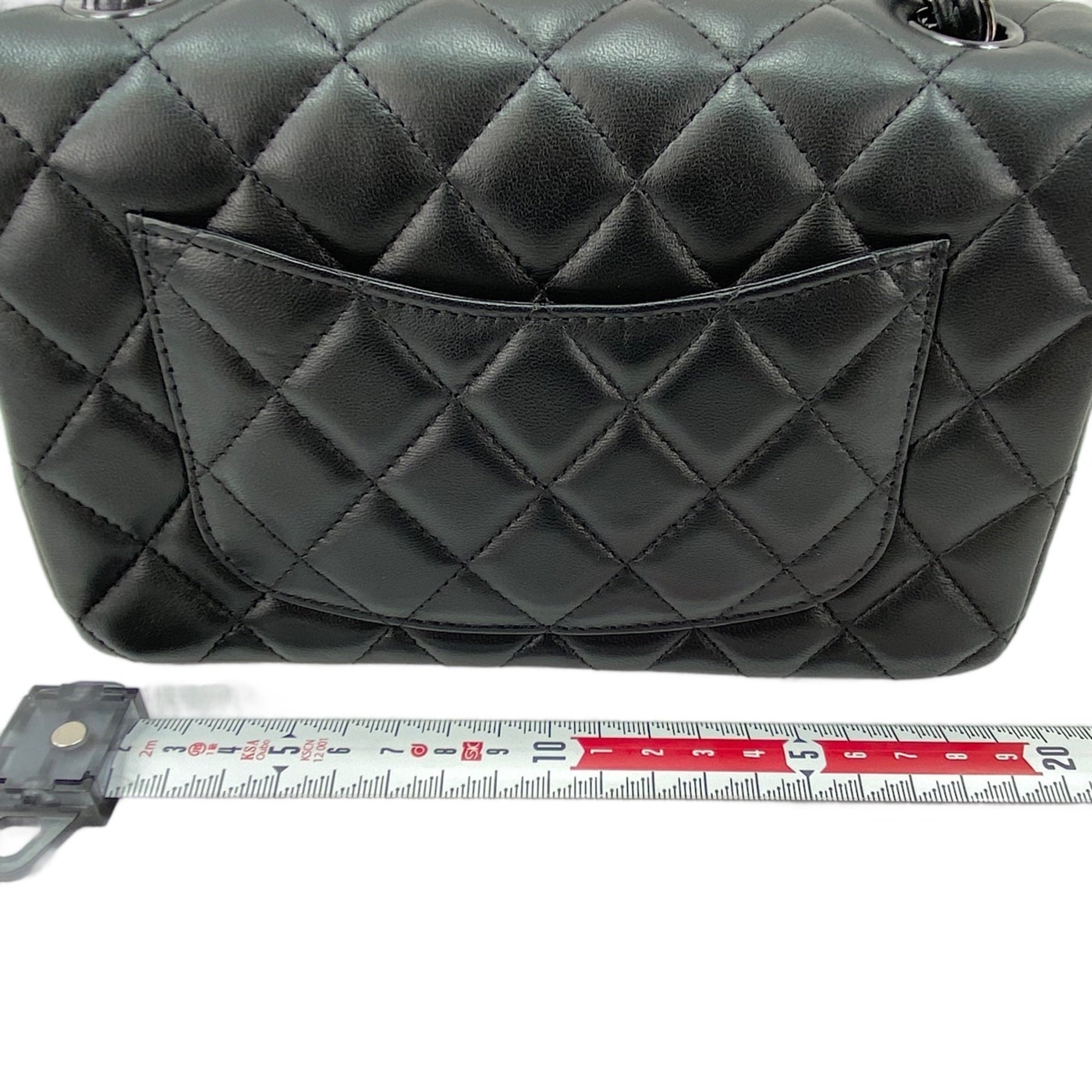 Chanel Black Shoulder Bag (Pre-Owned)