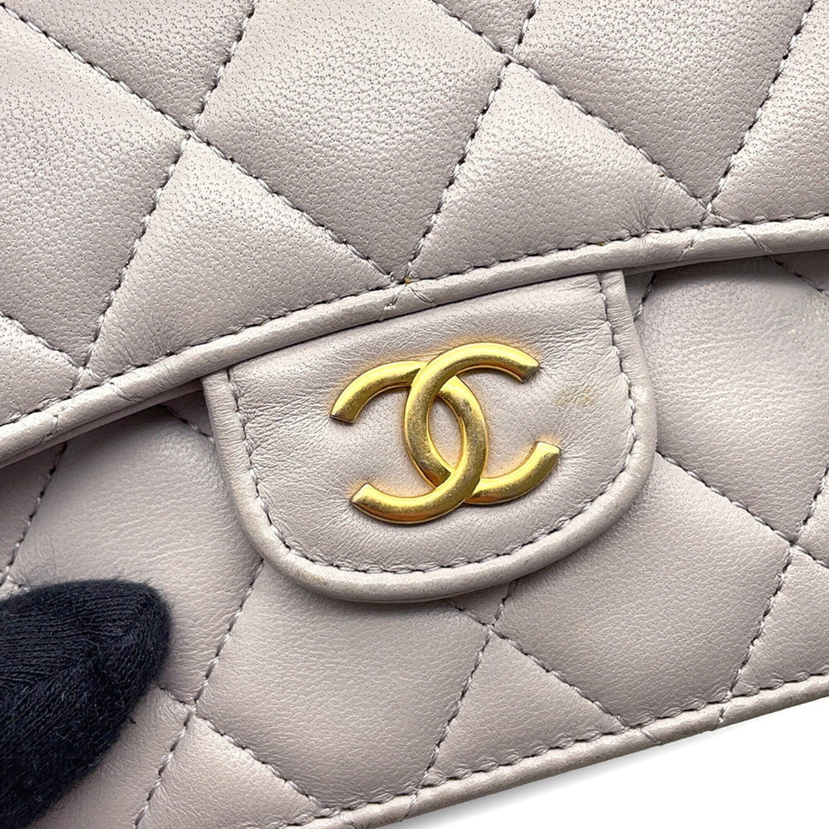 Chanel Matelasse Gray Leather Handbag Shoulder Bag (Pre-Owned)