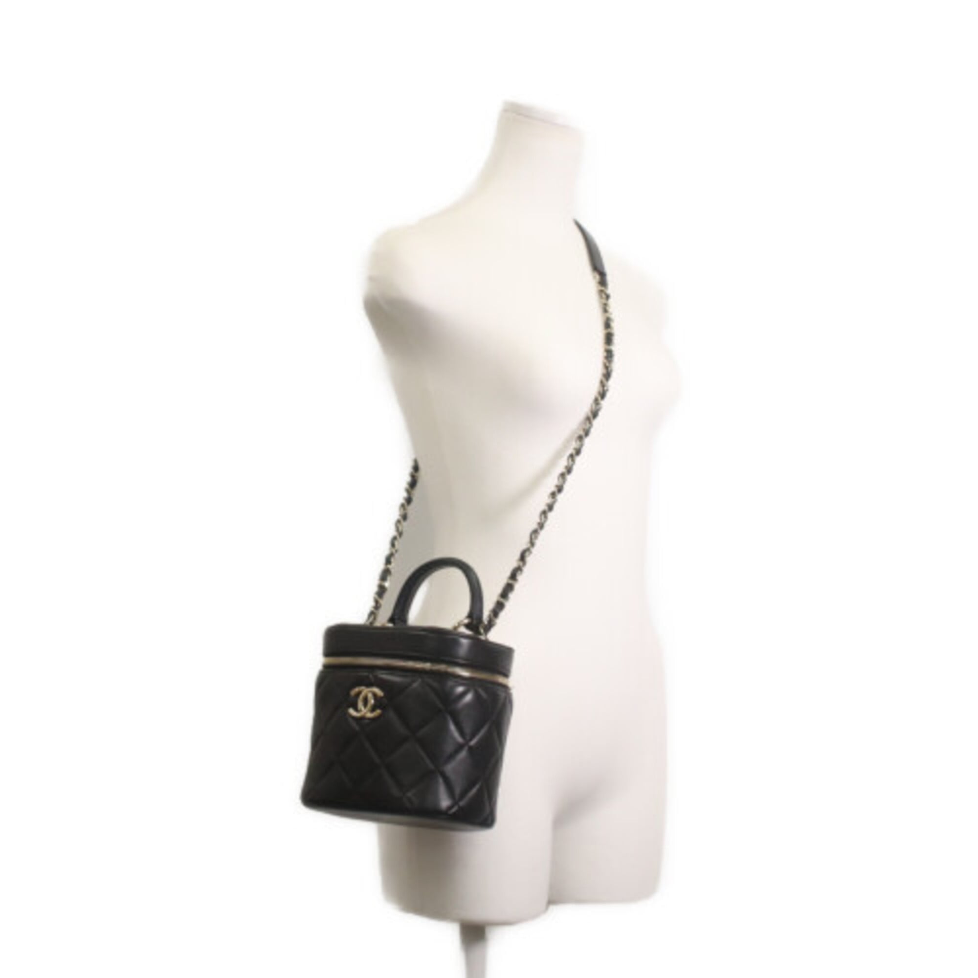 Chanel Black Leather Shoulder Bag (Pre-Owned)