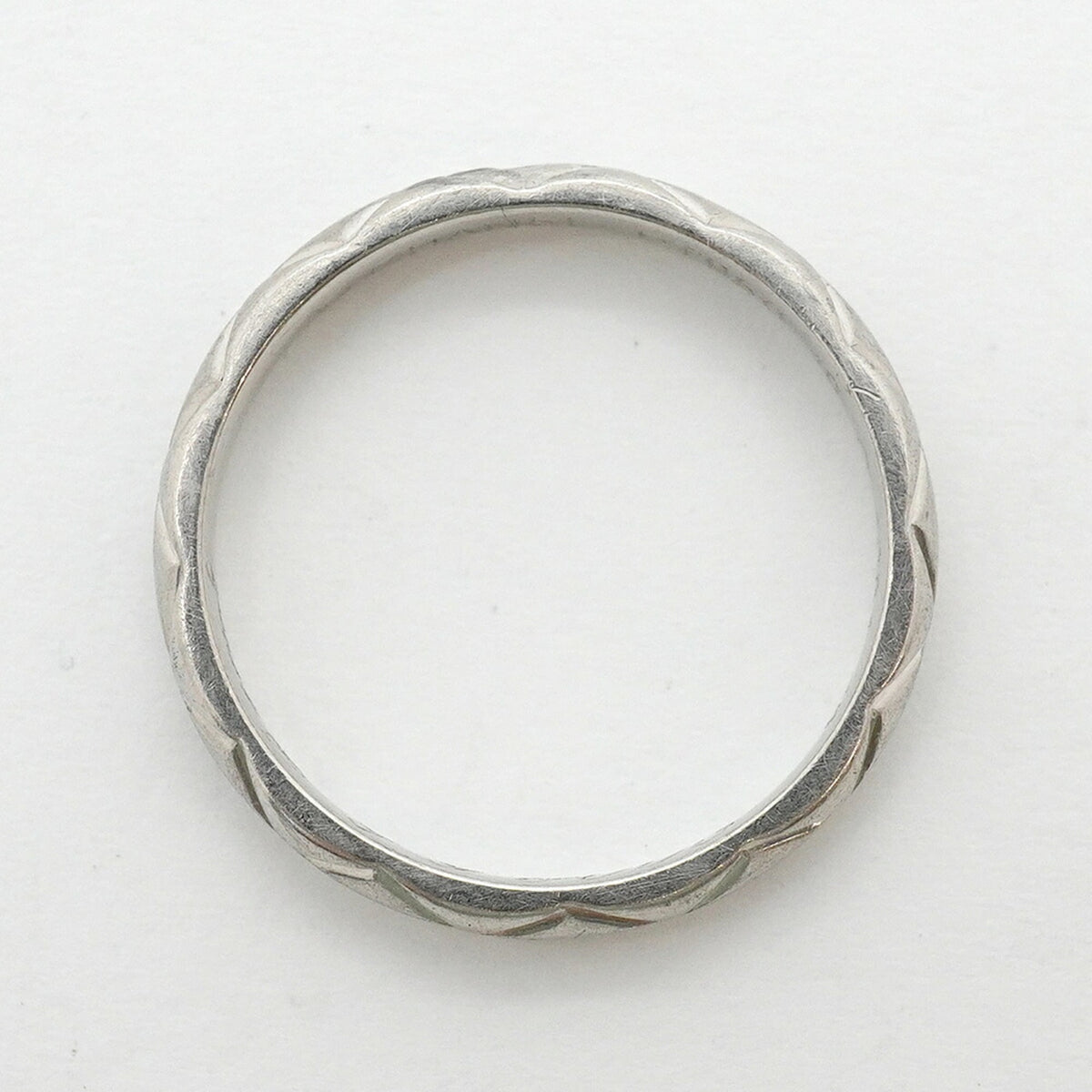 Chanel Platinum 950 Band Ring (Pre-Owned)