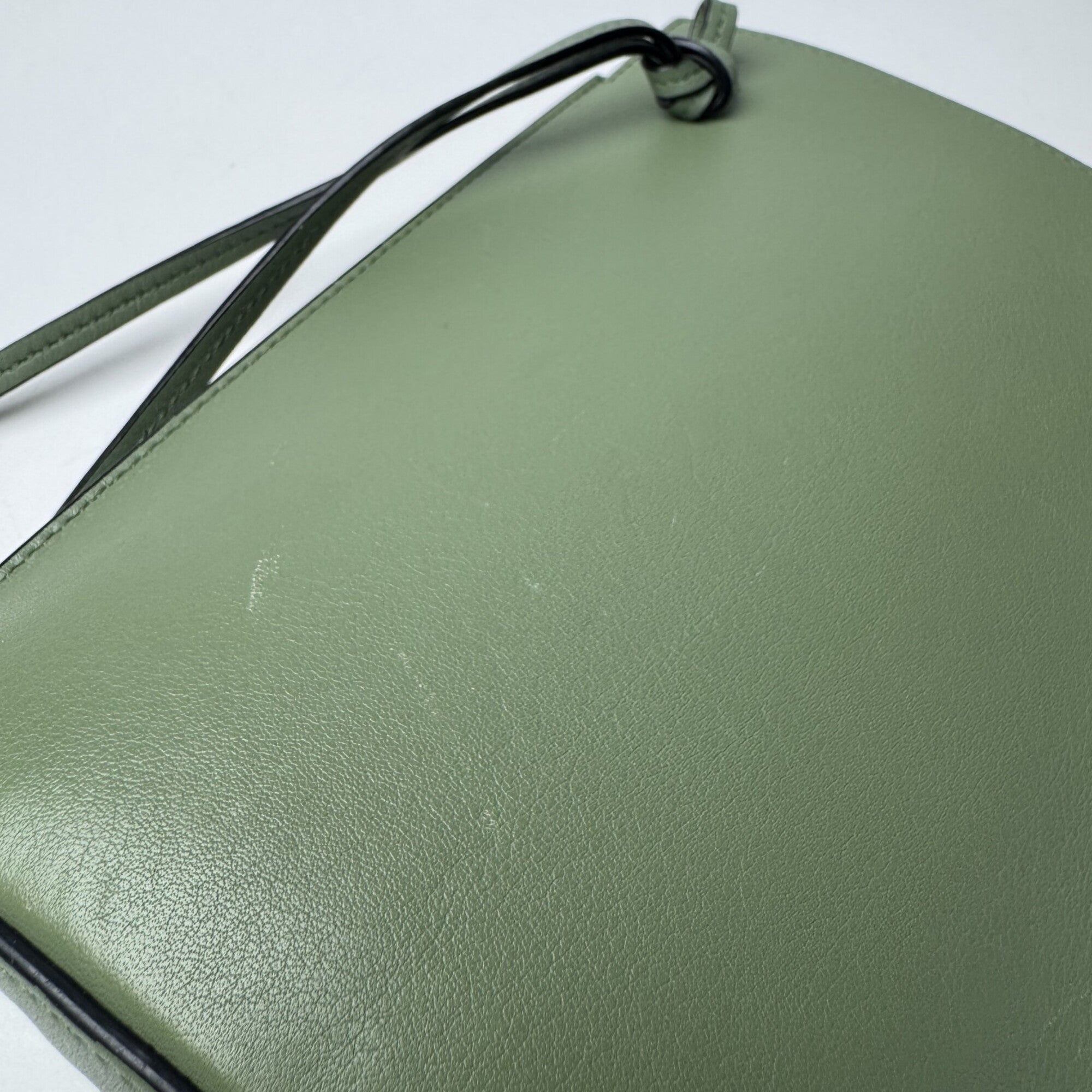 Loewe Green Leather Shoulder Bag (Pre-Owned)