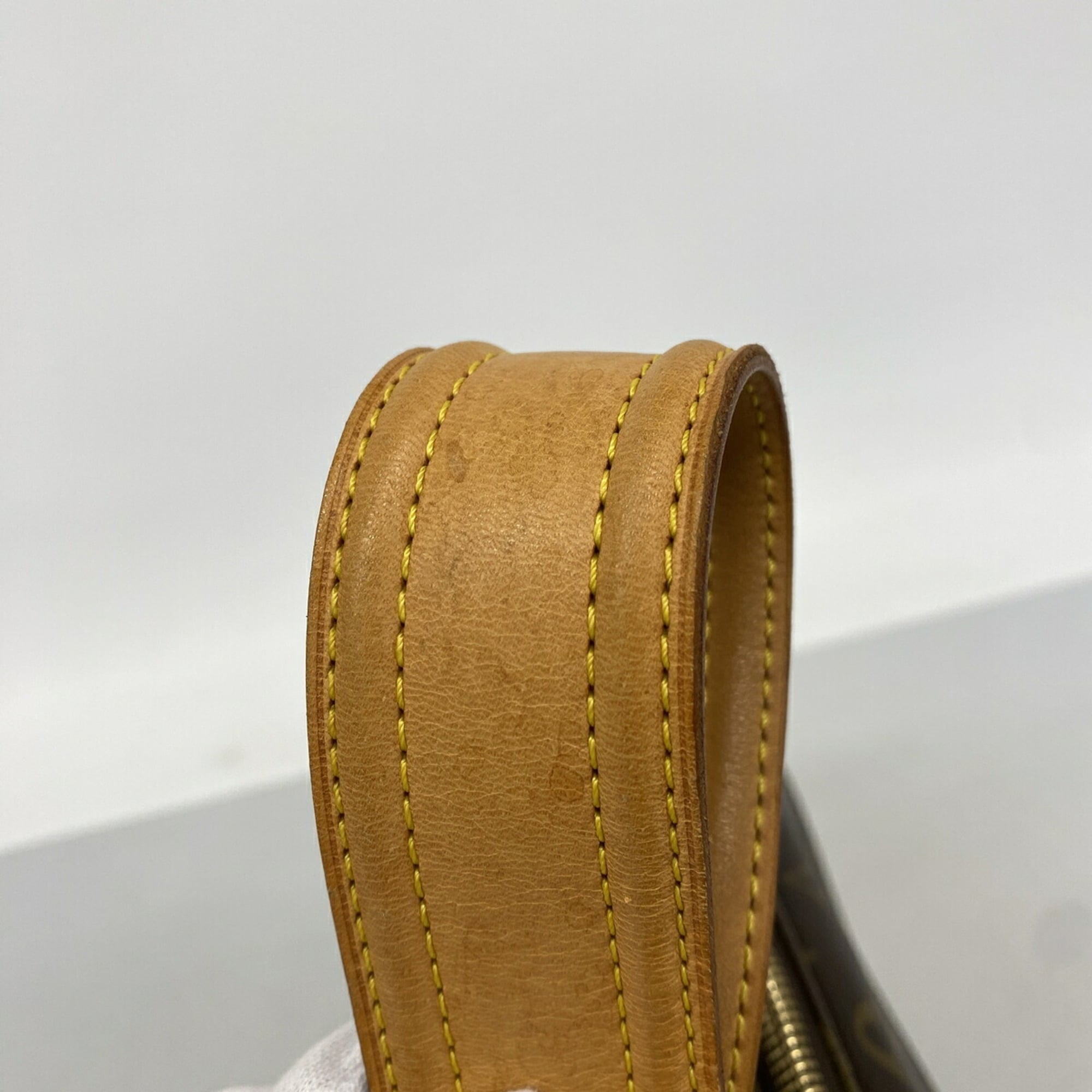 Louis Vuitton Brown Shoulder Bag (Pre-Owned)