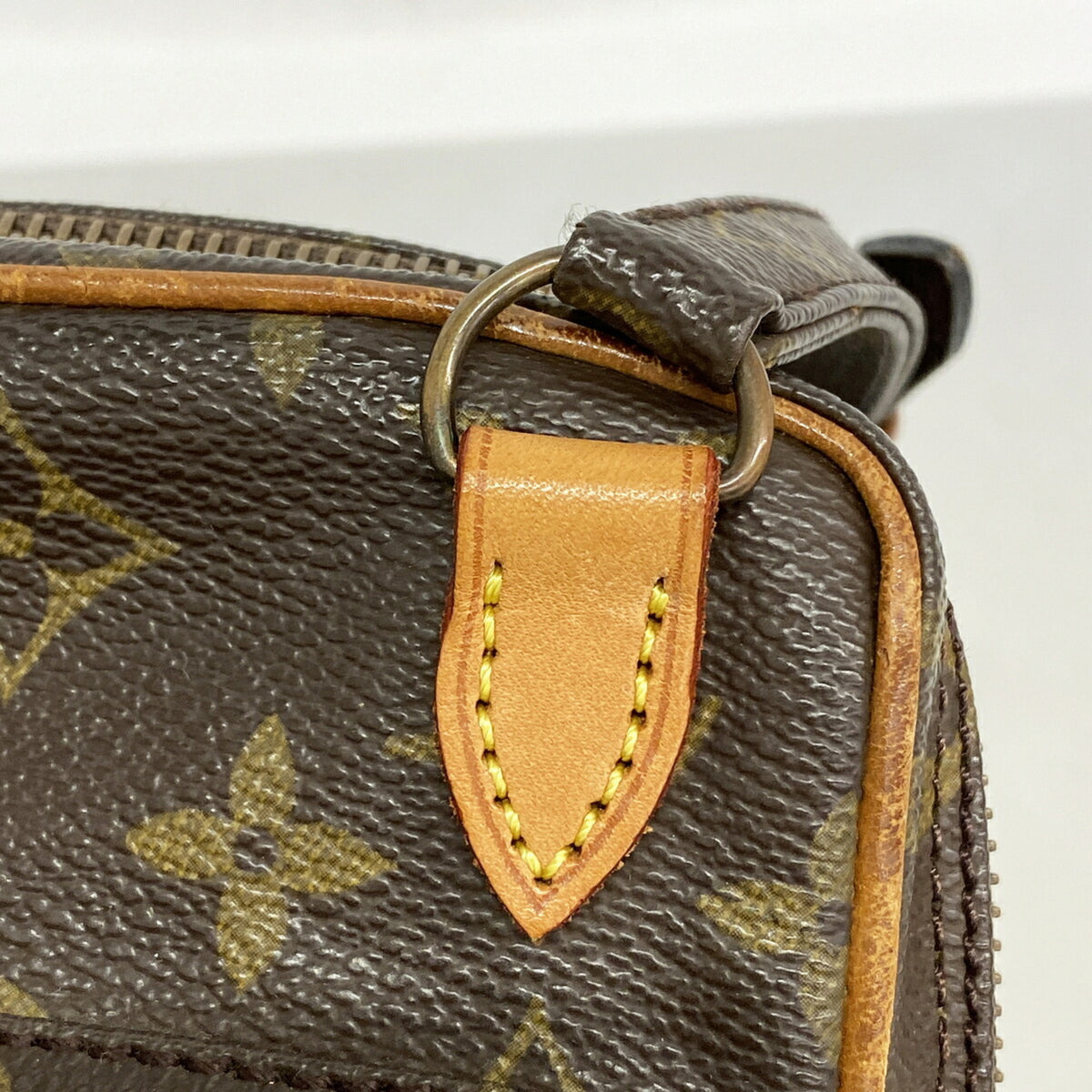 Louis Vuitton Brown Shoulder Bag (Pre-Owned)
