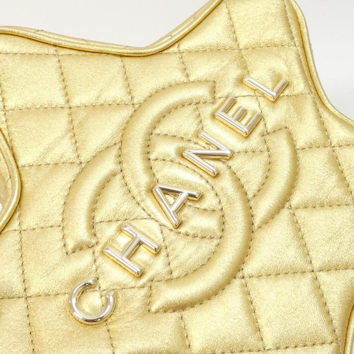 Chanel Gold Shoulder Bag (Pre-Owned)