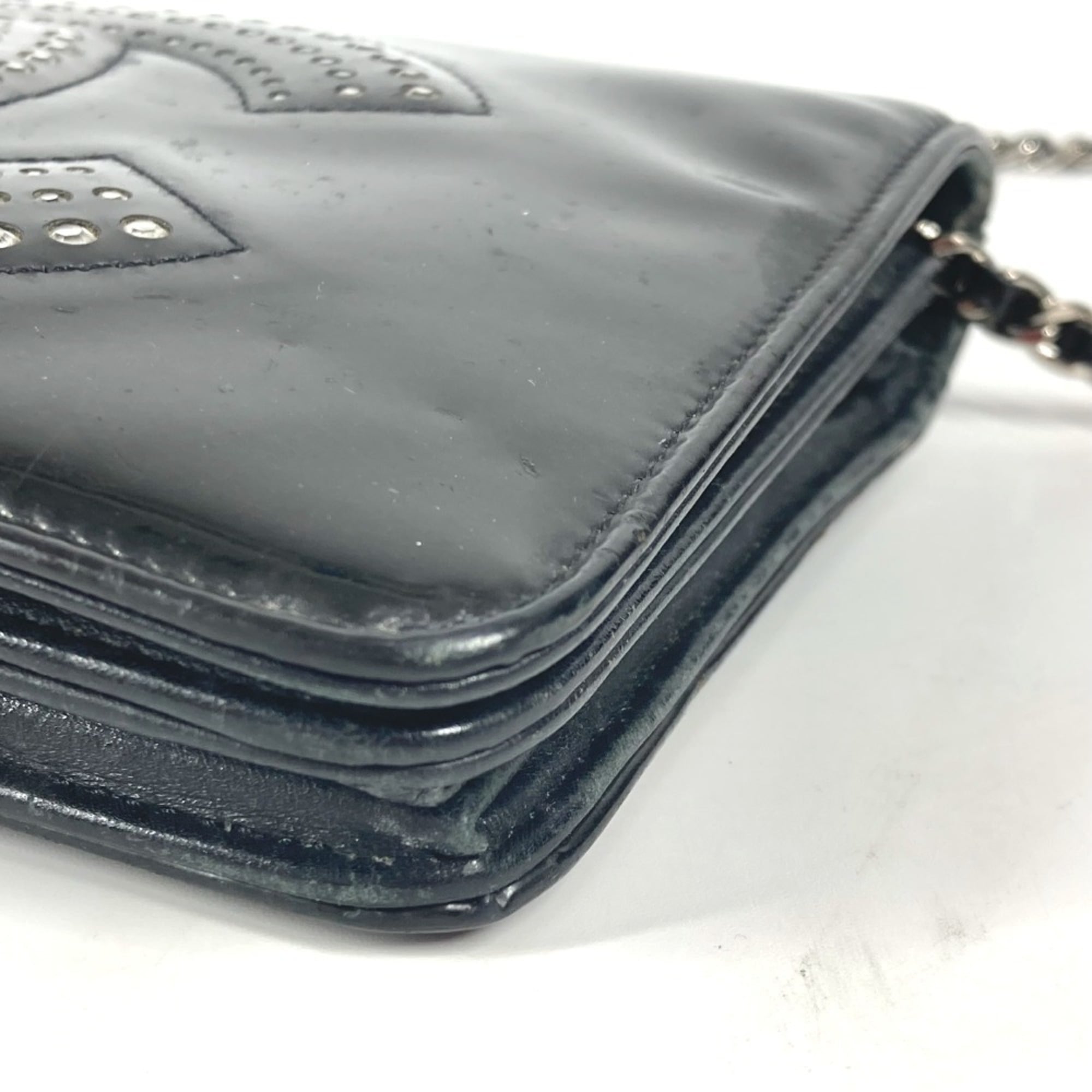 Chanel Black Patent Leather Pochette Shoulder Bag (Pre-Owned)