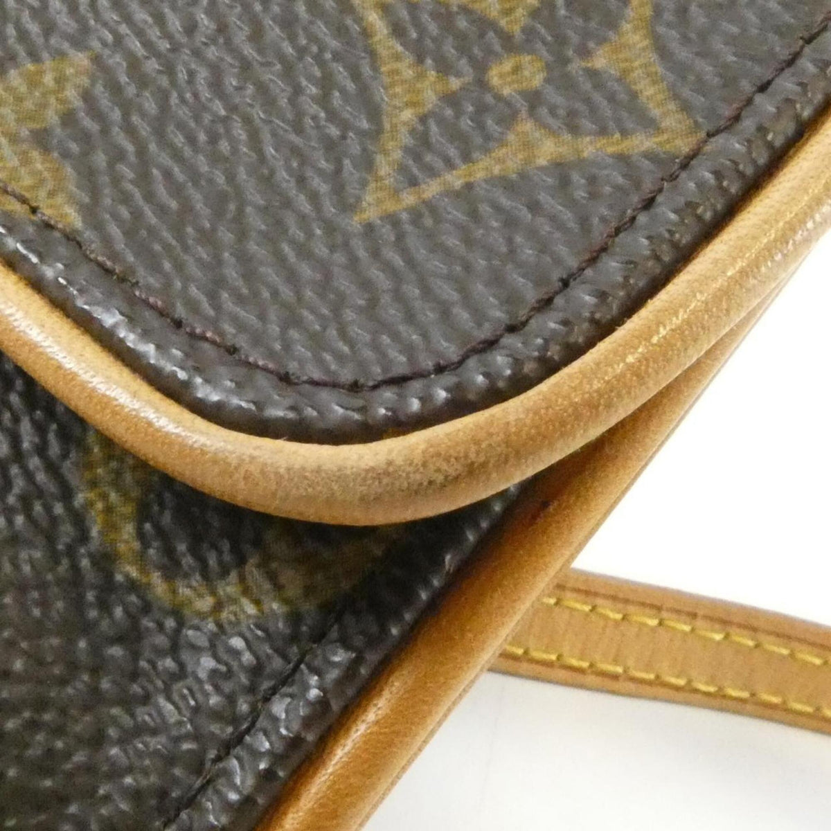 Louis Vuitton Marron Coated Canvas Pochette Shoulder Bag (Pre-Owned)