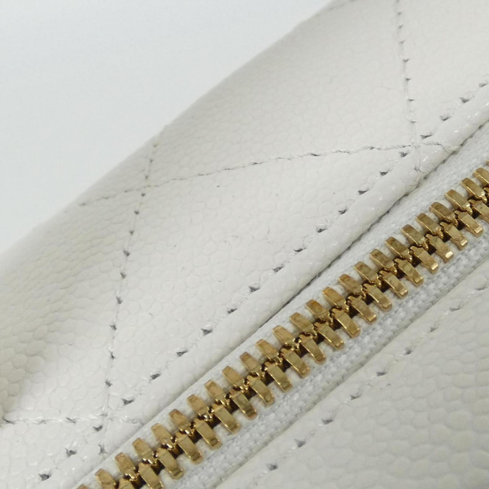 Chanel White Grained Calfskin Handbag (Pre-Owned)