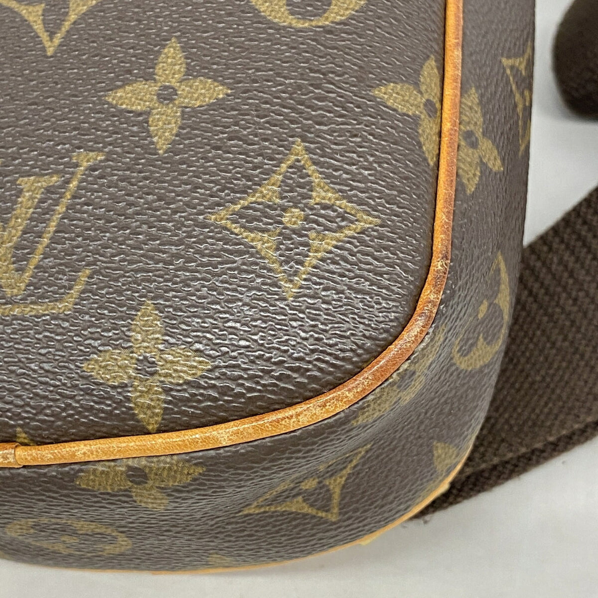 Louis Vuitton Brown Sling Bag (Pre-Owned)