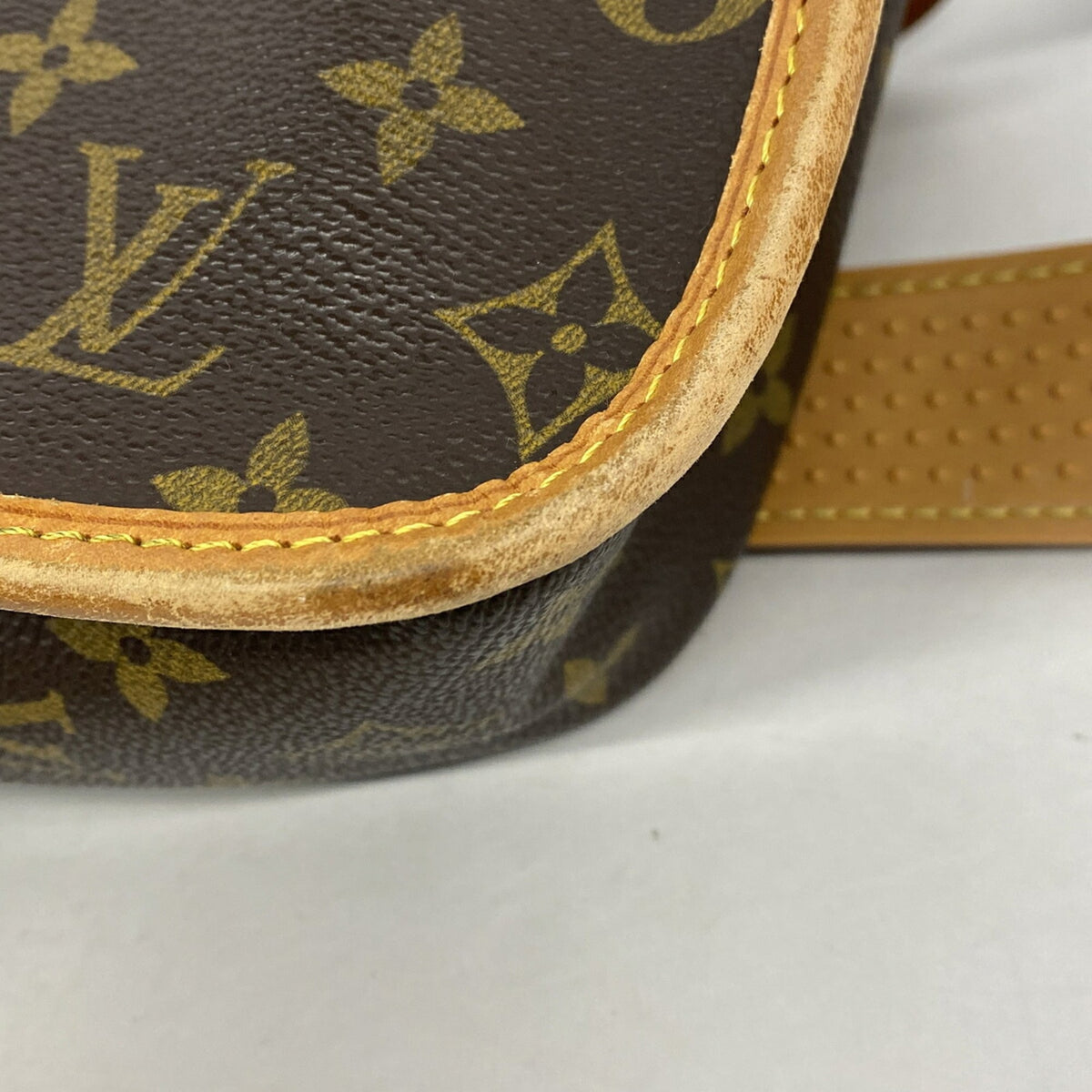 Louis Vuitton Brown Shoulder Bag (Pre-Owned)