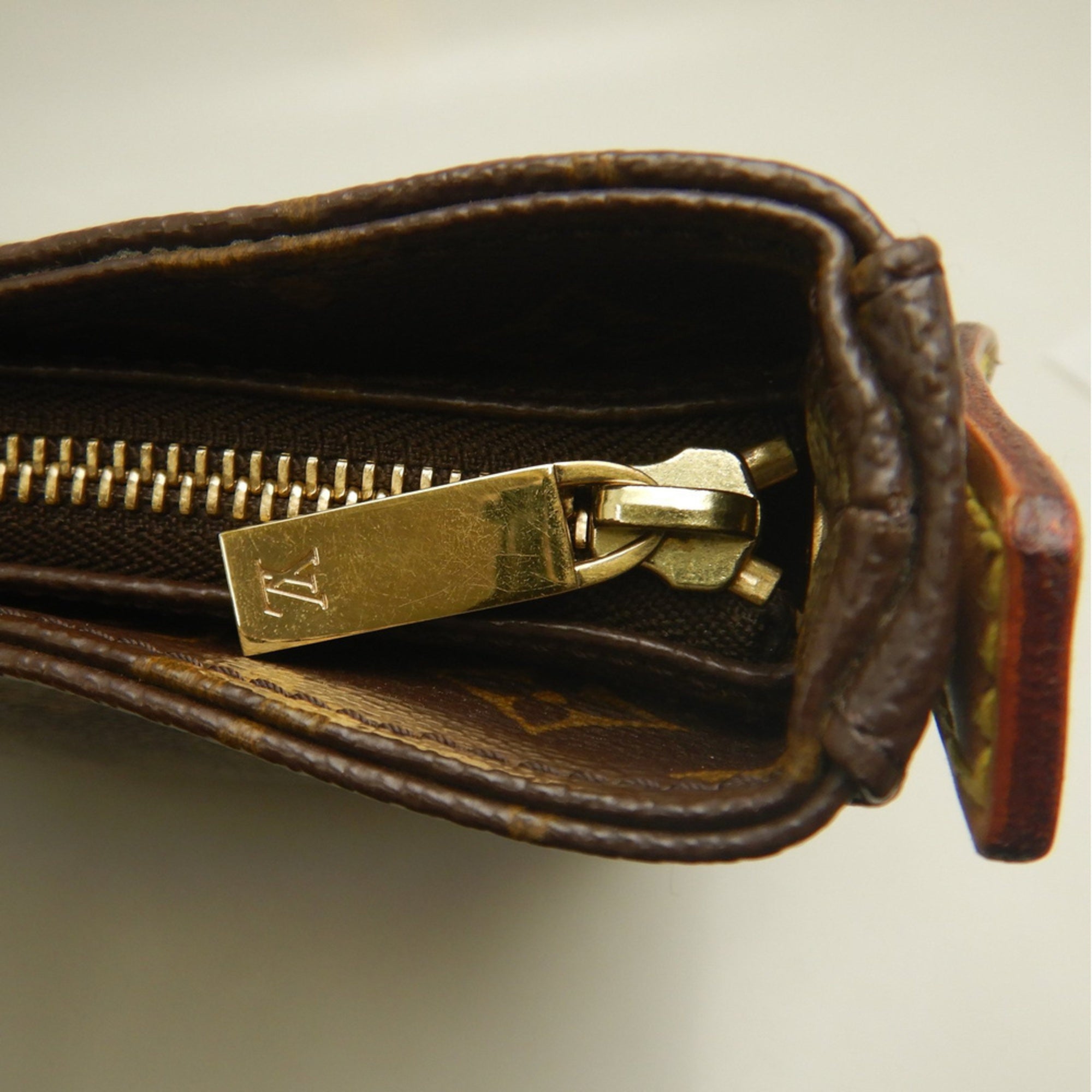 Louis Vuitton Brown Monogram Monogram Shoulder Bag (Pre-Owned)