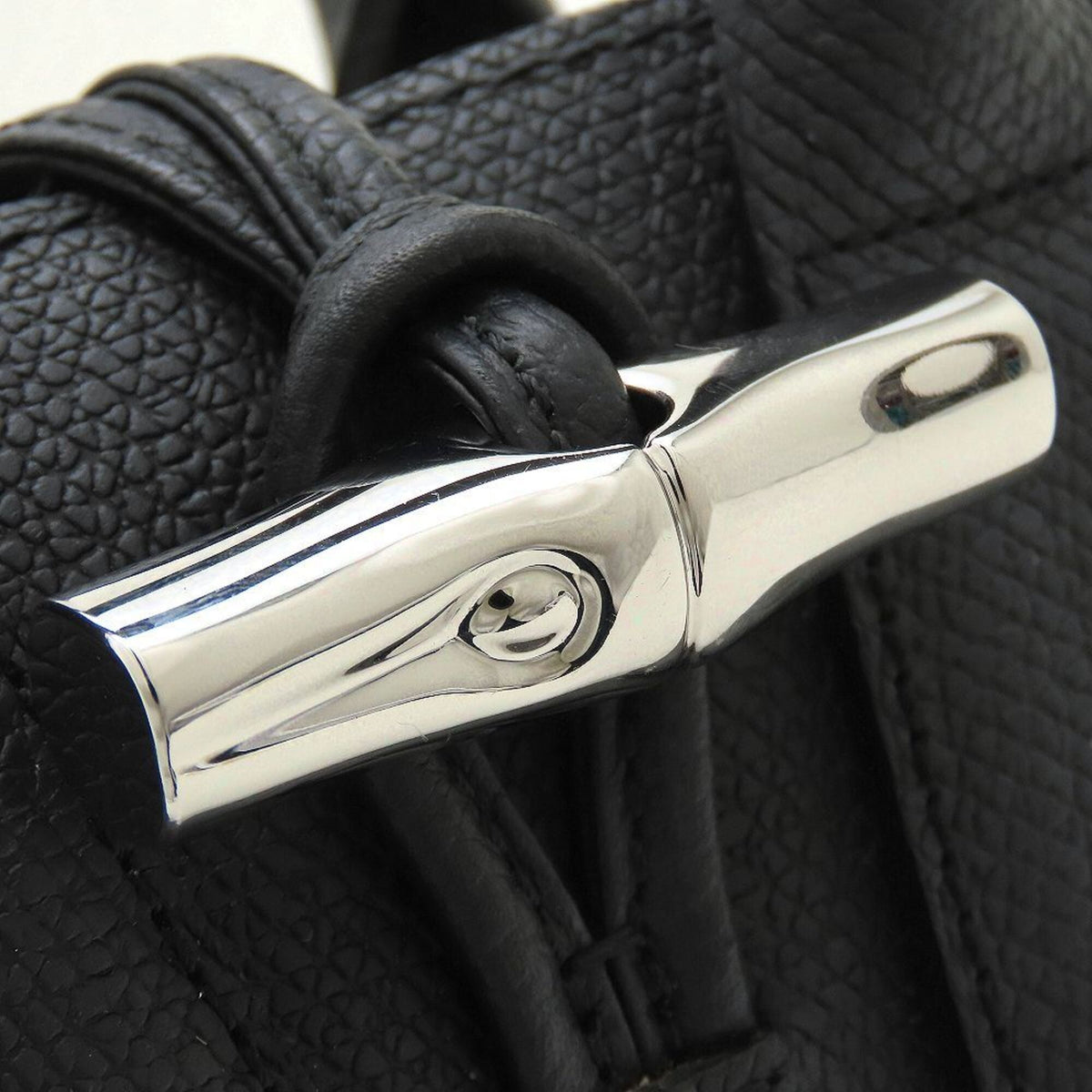 Longchamp Black Leather Shoulder Bag (Pre-Owned)