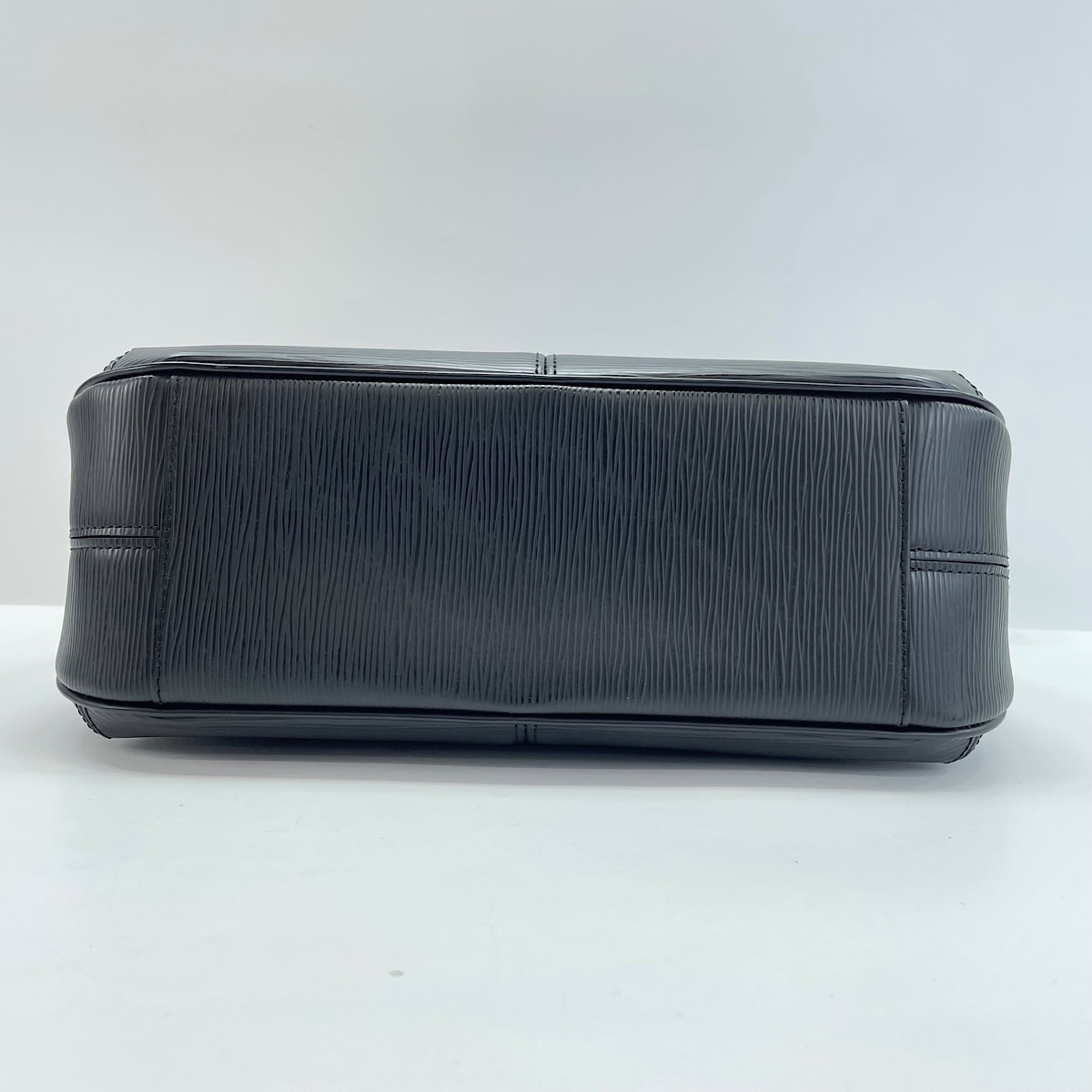 Louis Vuitton Black Shoulder Bag (Pre-Owned)