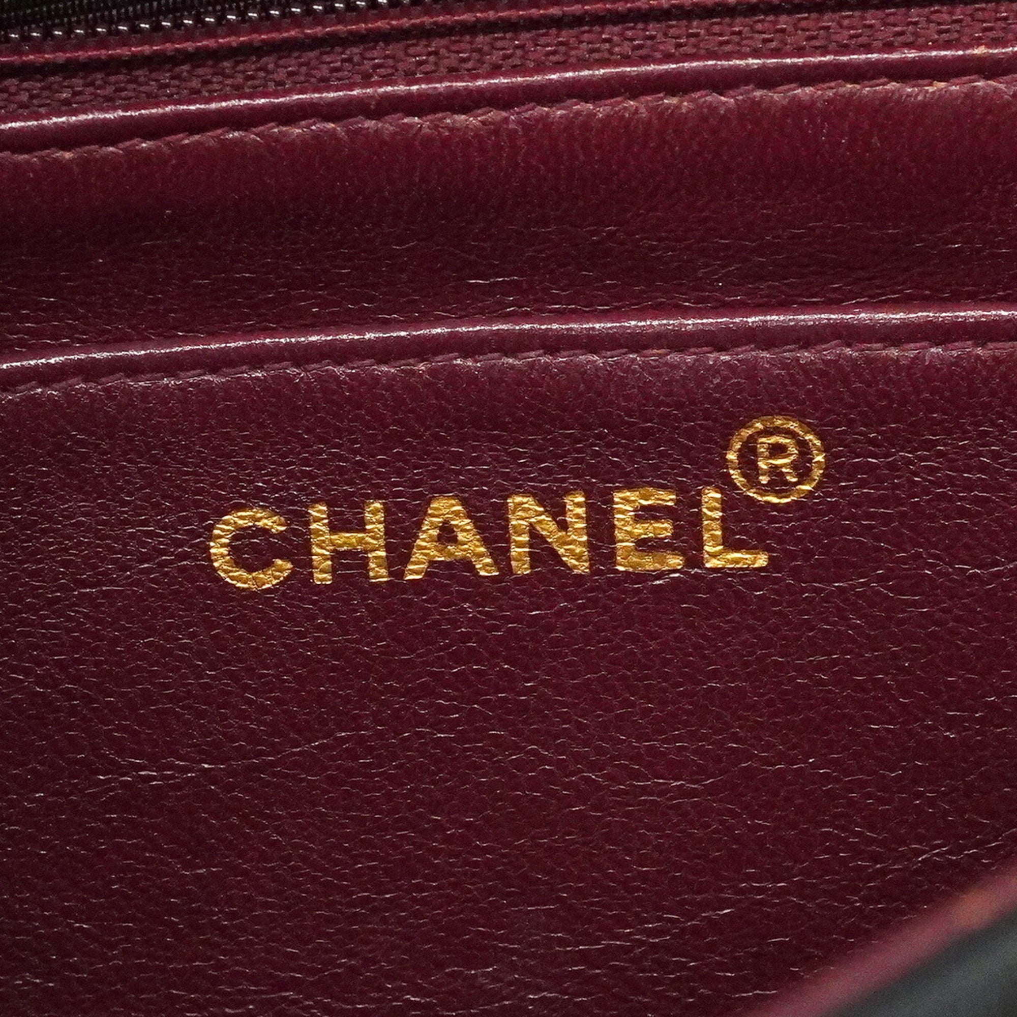Chanel Black Leather Shoulder Bag (Pre-Owned)