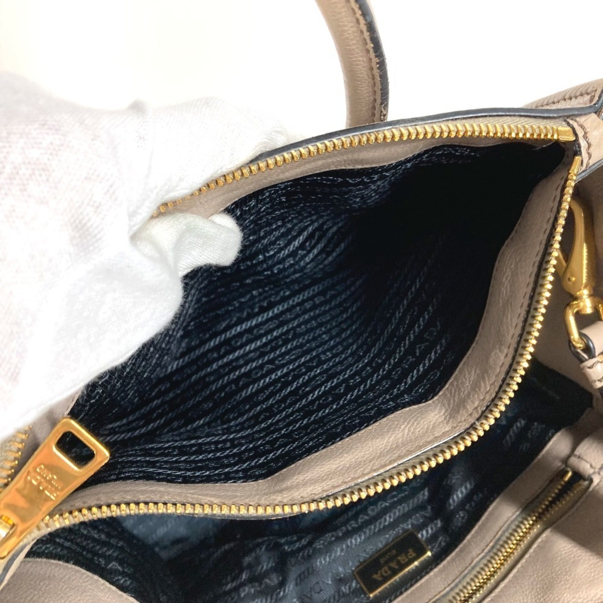 Prada Beige Leather Handbag Shoulder Bag Tote Bag (Pre-Owned)
