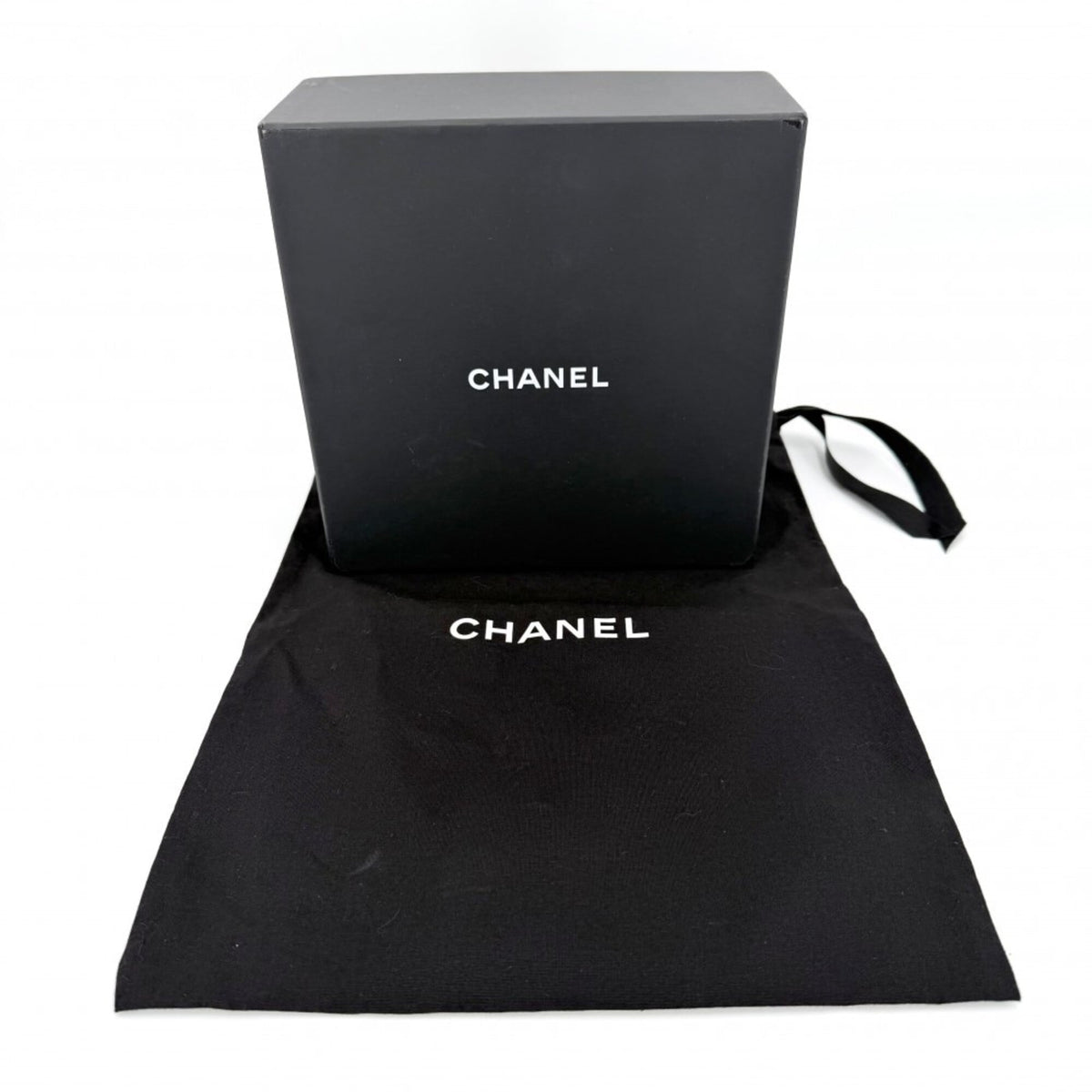 Chanel Matelasse Black Leather Pochette Shoulder Bag (Pre-Owned)