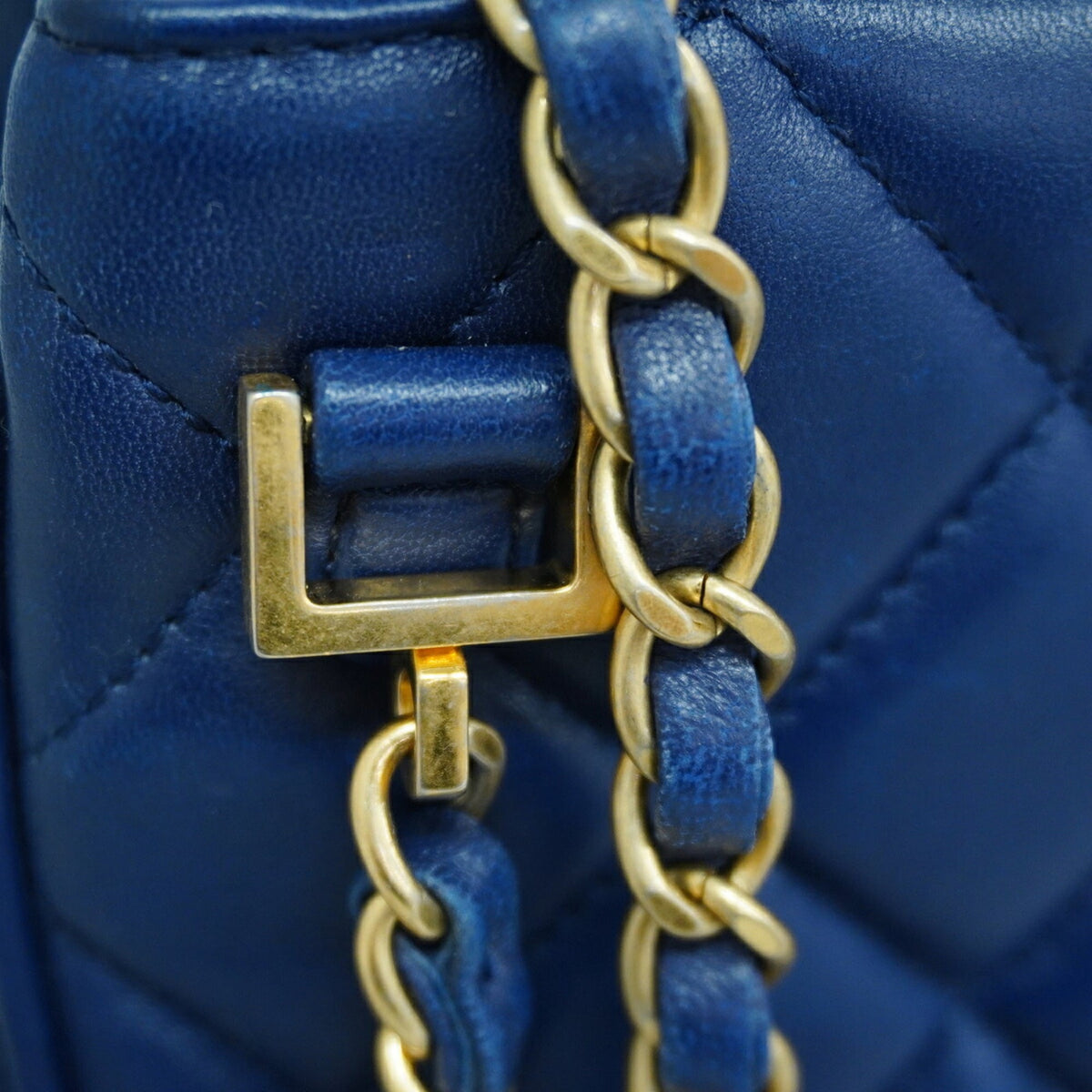 Chanel Blue Leather Shoulder Bag (Pre-Owned)