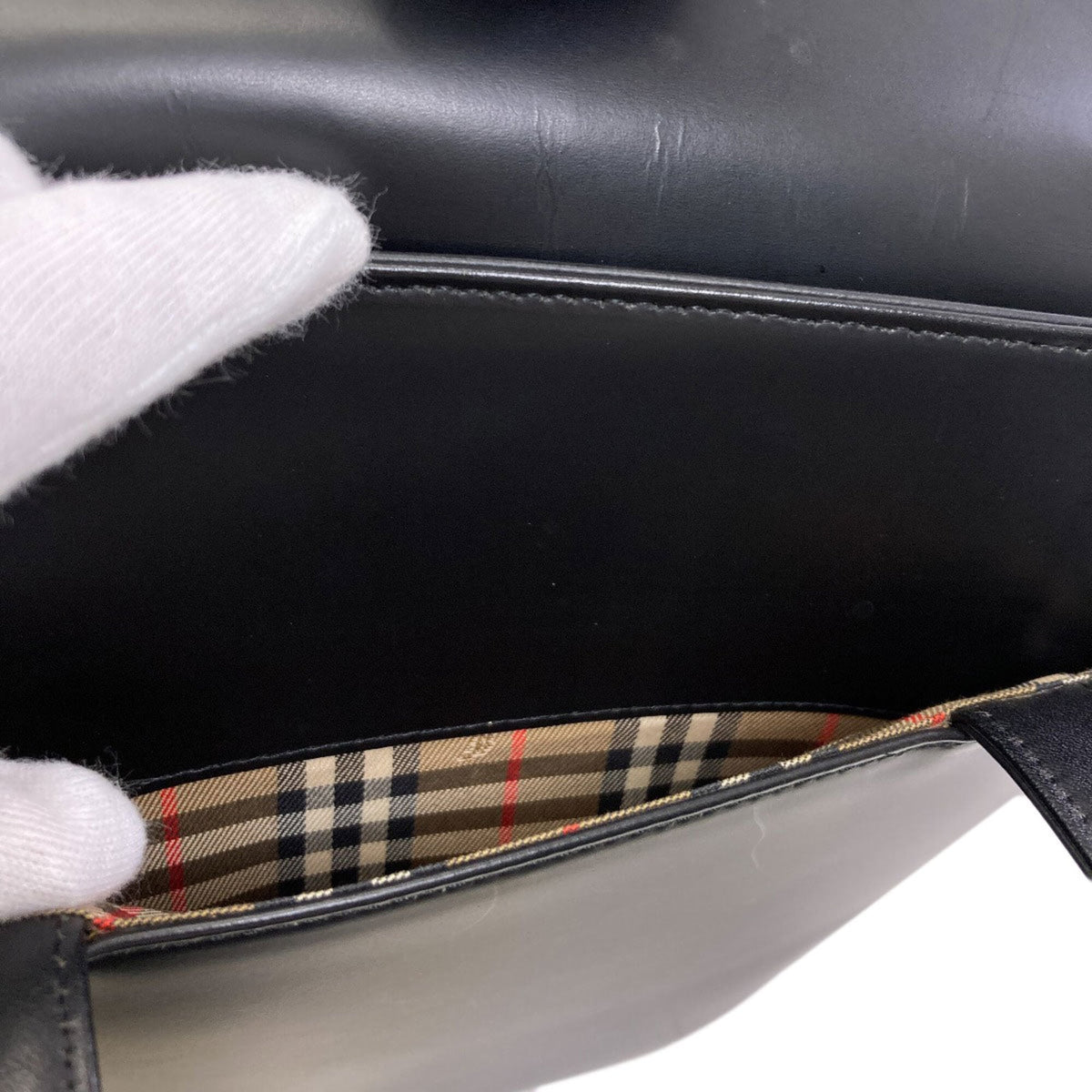 Burberry Black Leather Handbag (Pre-Owned)