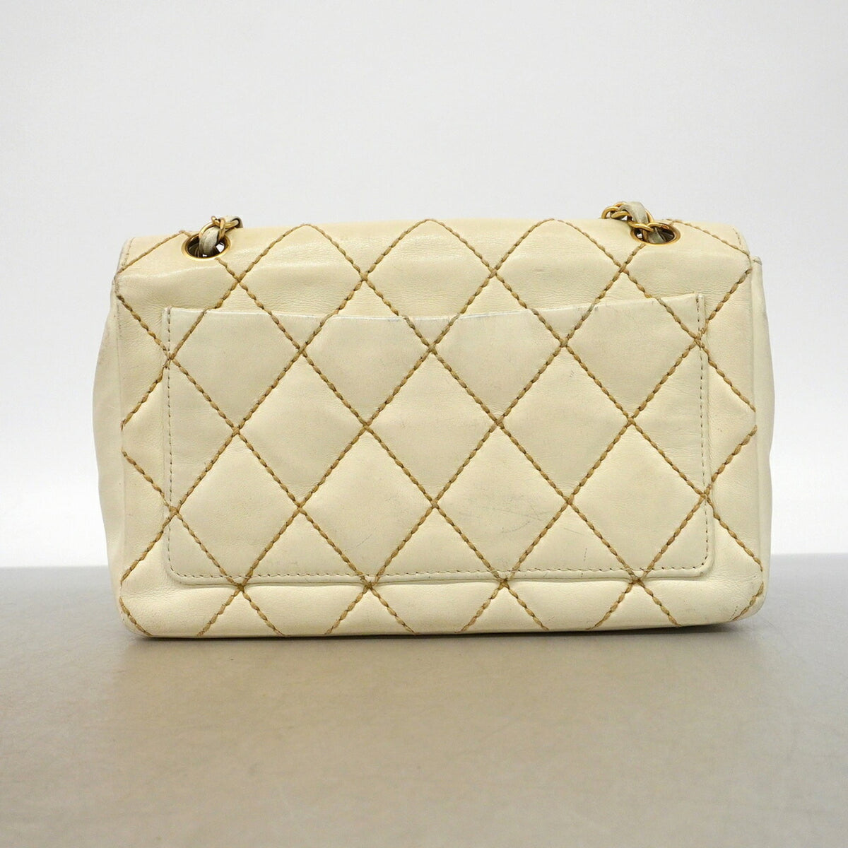 Chanel White Leather Shoulder Bag (Pre-Owned)
