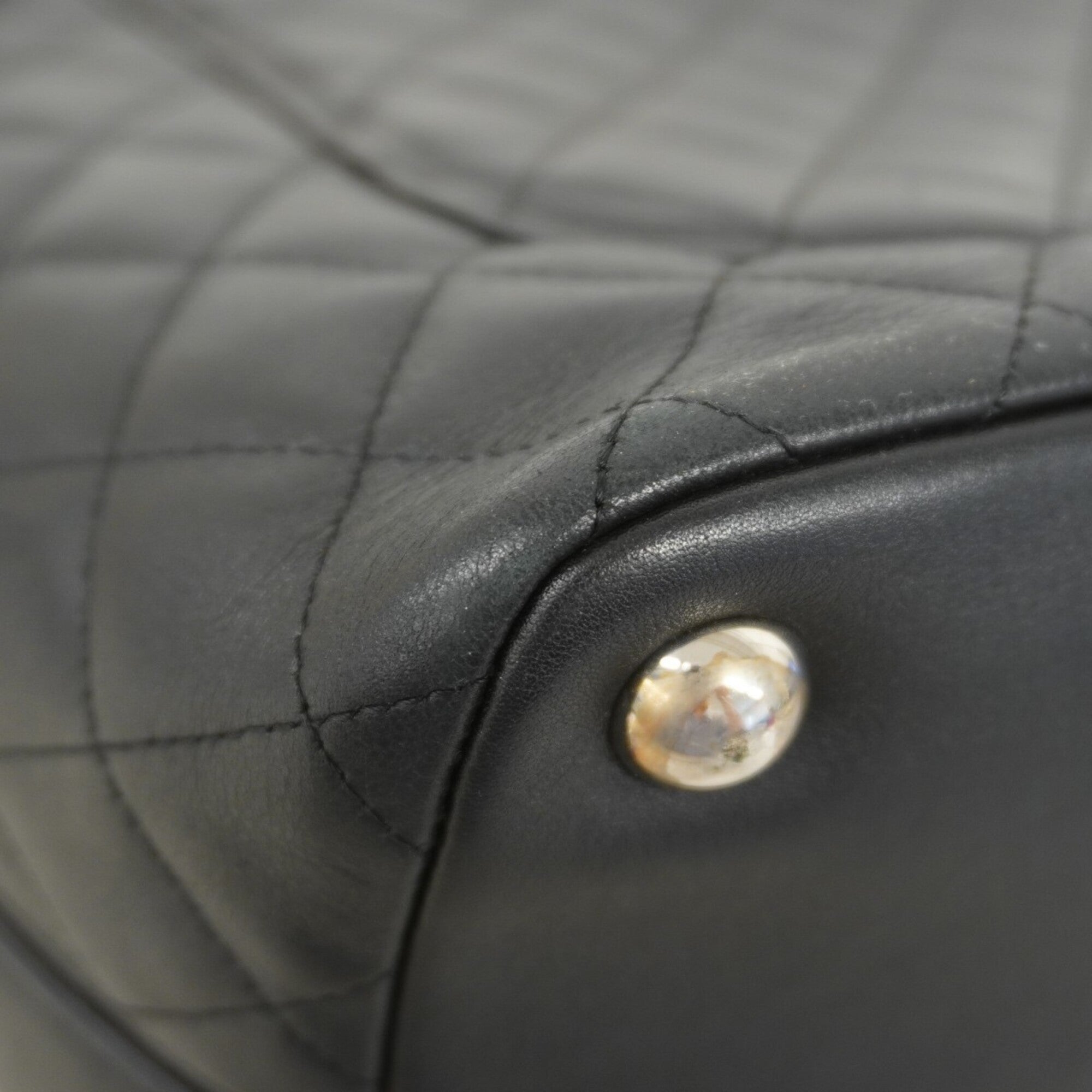 Chanel Black Leather Tote Bag (Pre-Owned)