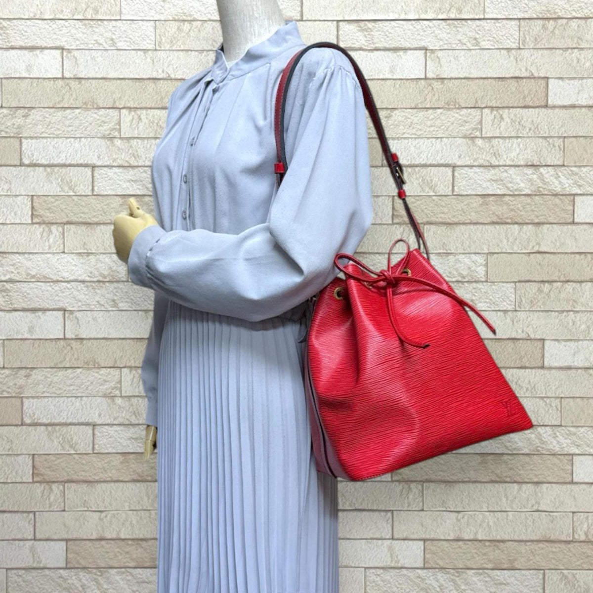 Louis Vuitton Castilian Red Red Color Epi Leather Shoulder Bag (Pre-Owned)