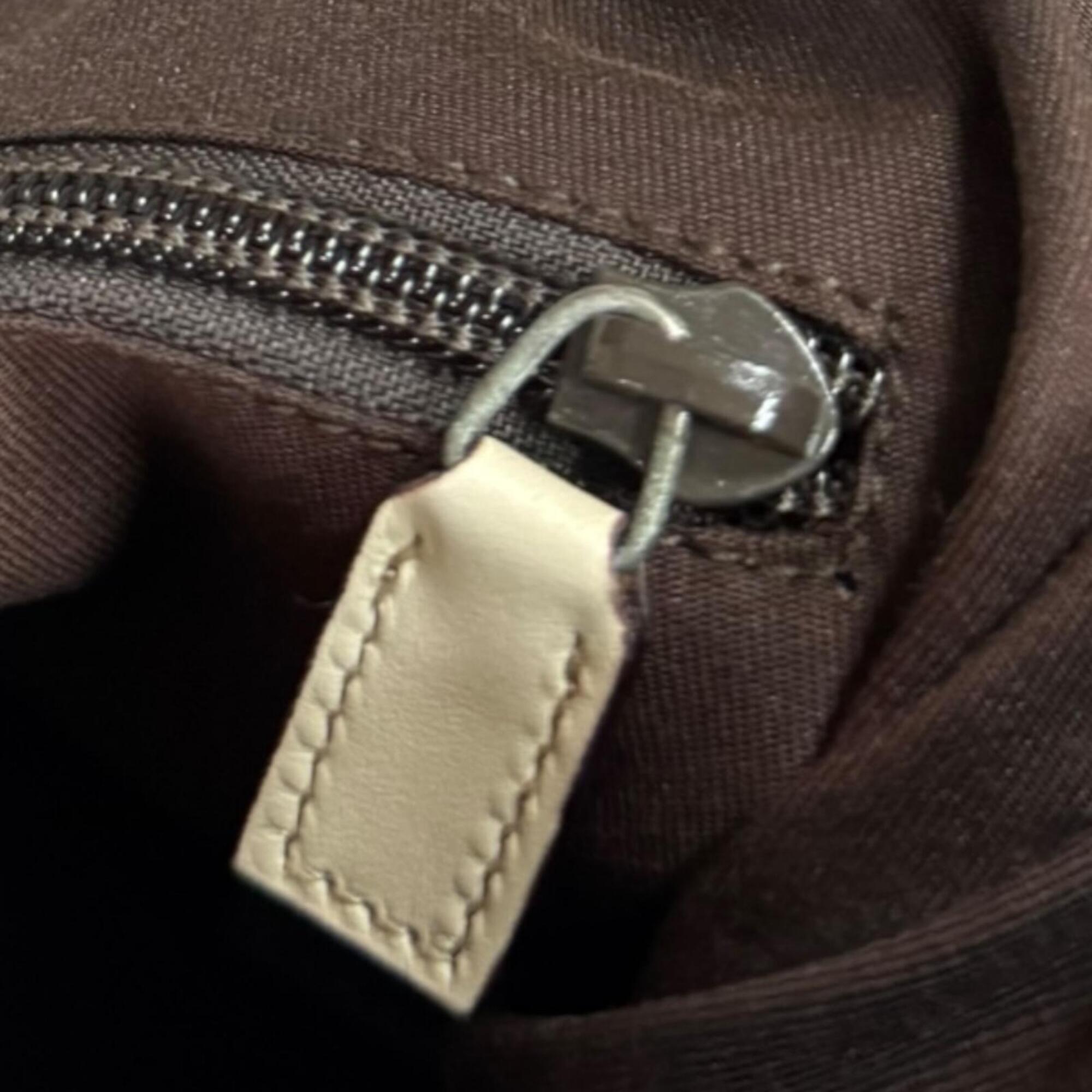 Gucci Beige White Gg Canvas Shoulder Bag (Pre-Owned)