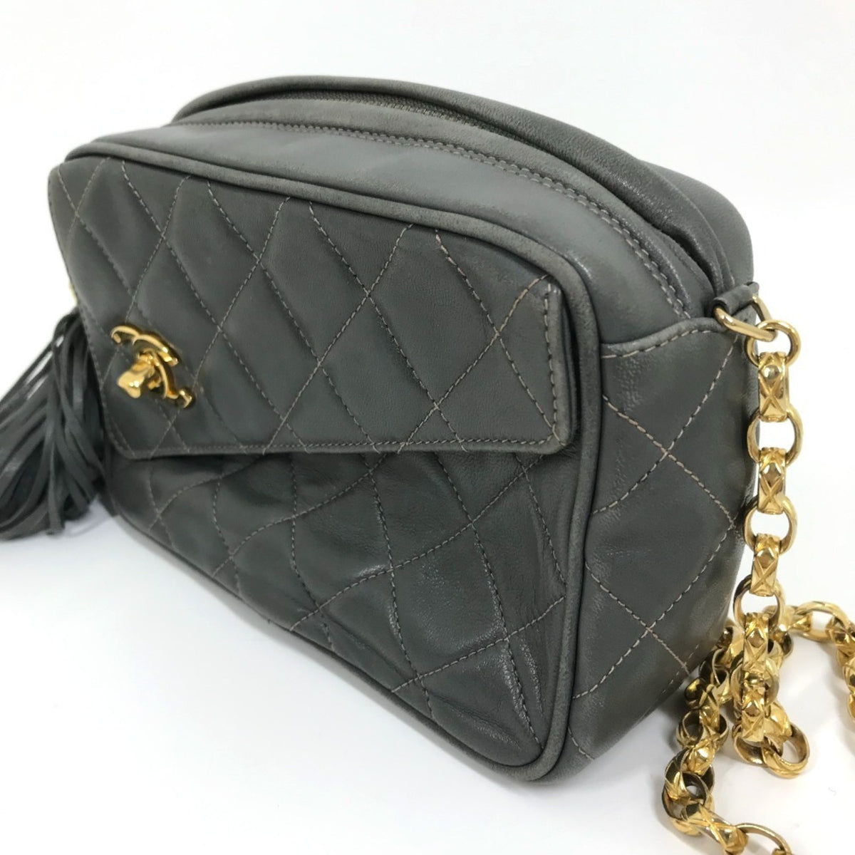 Chanel Gray Leather Shoulder Bag (Pre-Owned)