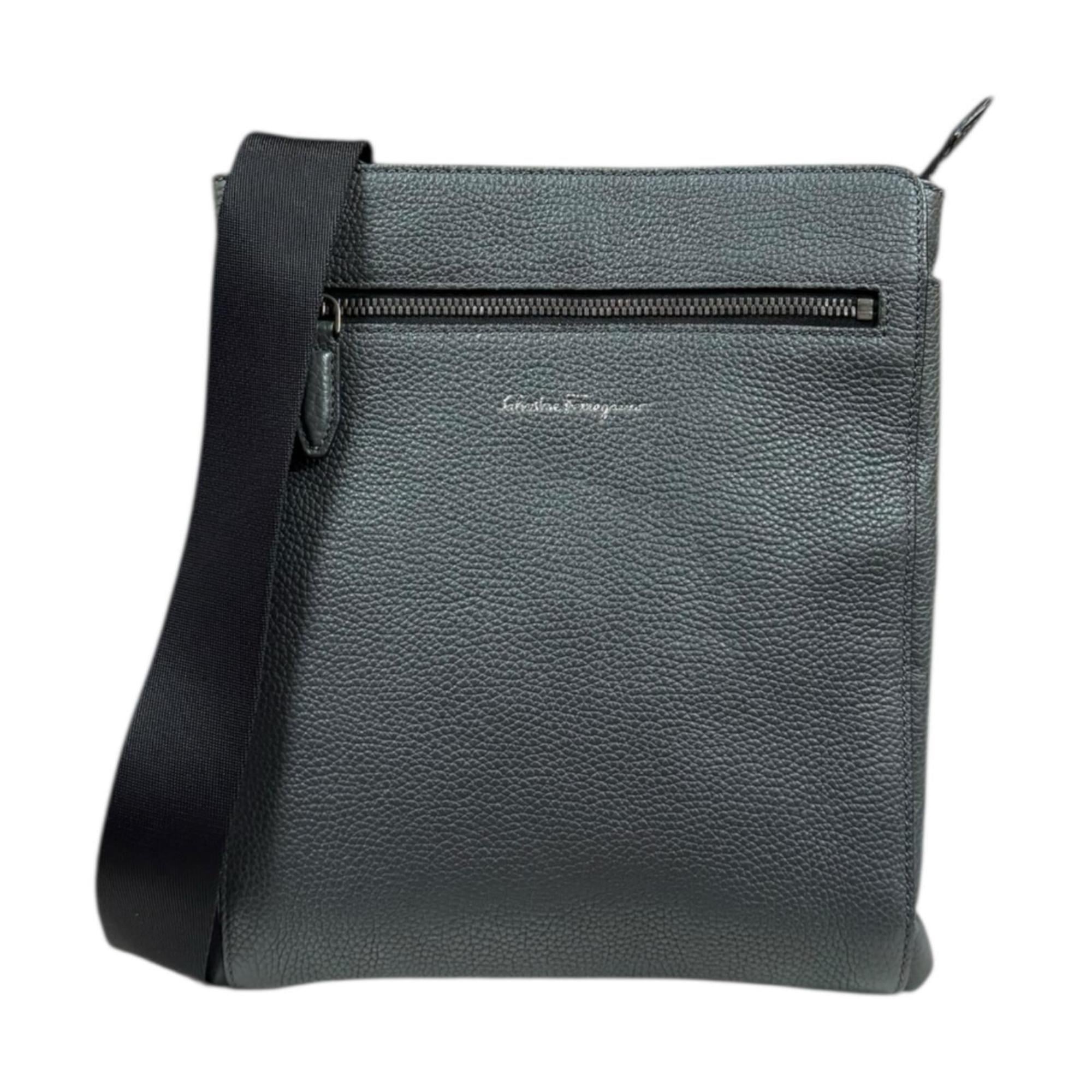 Salvatore Ferragamo Gray Leather Shoulder Bag (Pre-Owned)