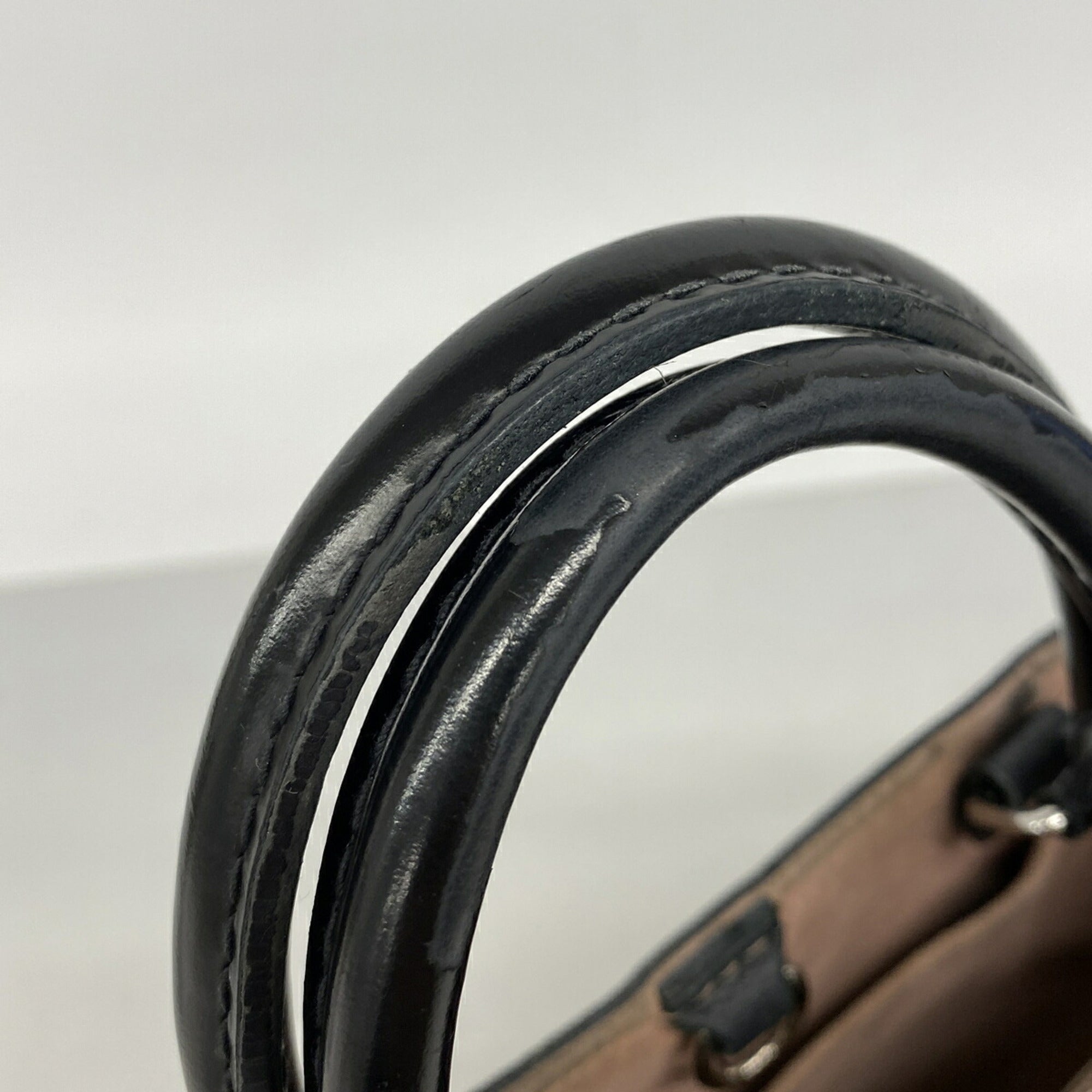 Louis Vuitton Noir Handbag (Pre-Owned)