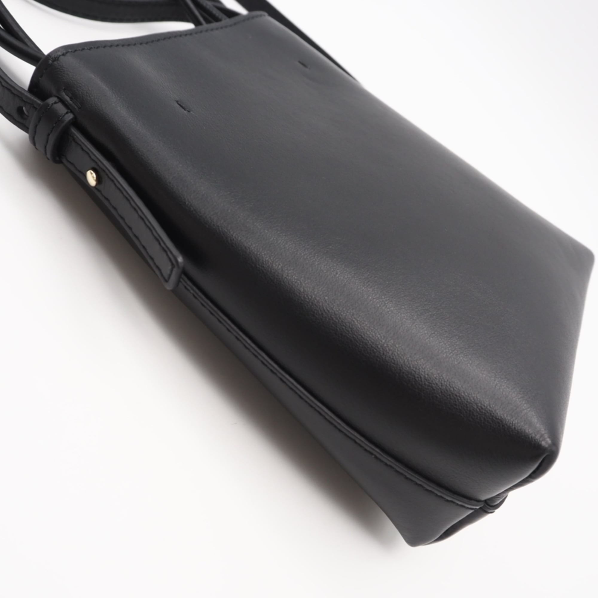 Chloé Black Leather Handbag Shoulder Bag (Pre-Owned)